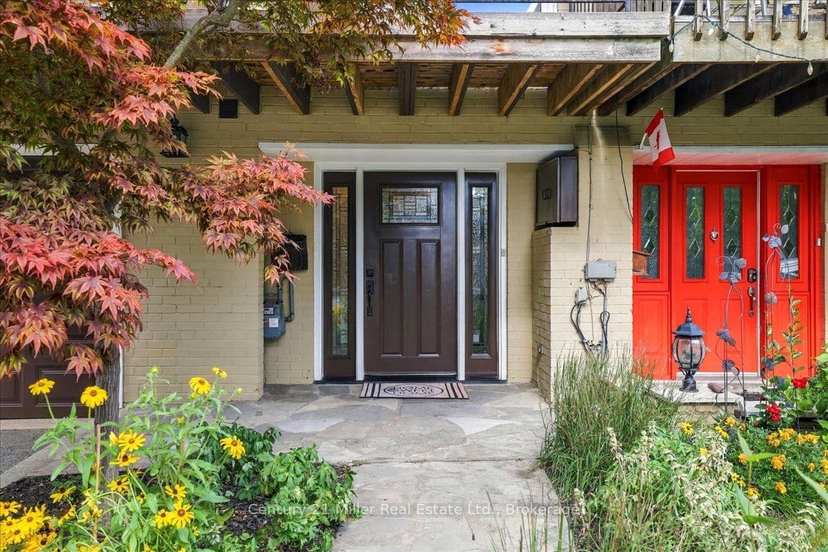 37 Tulip Street S, Oakville, ON L6L 3V3
