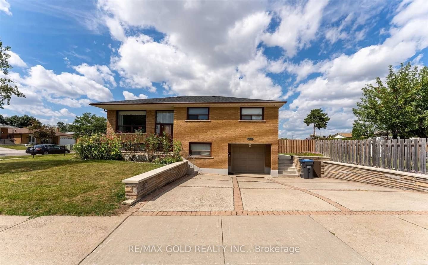 7305 Redstone Road, Mississauga, ON L4T 2B1