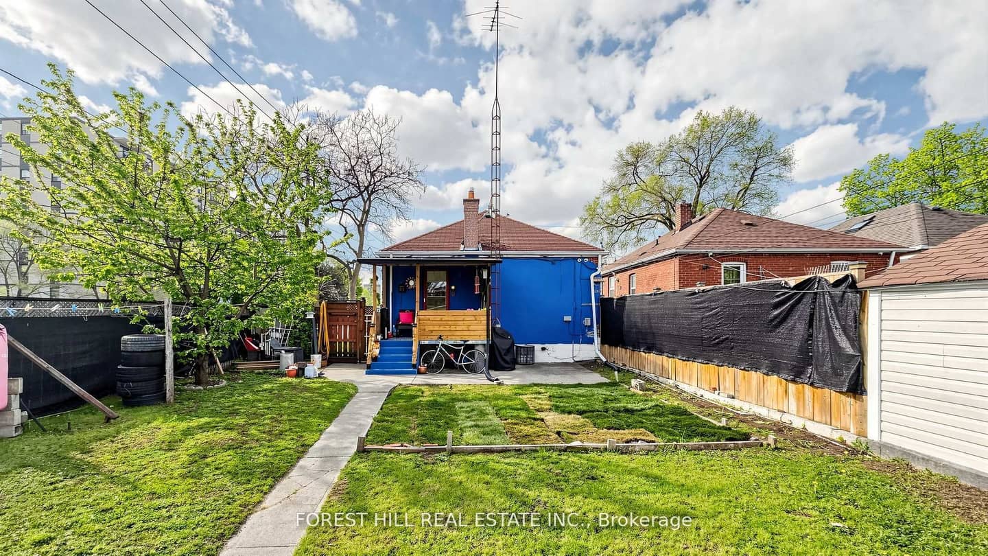 2 Ellins Avenue, Toronto, ON M6N 2A1