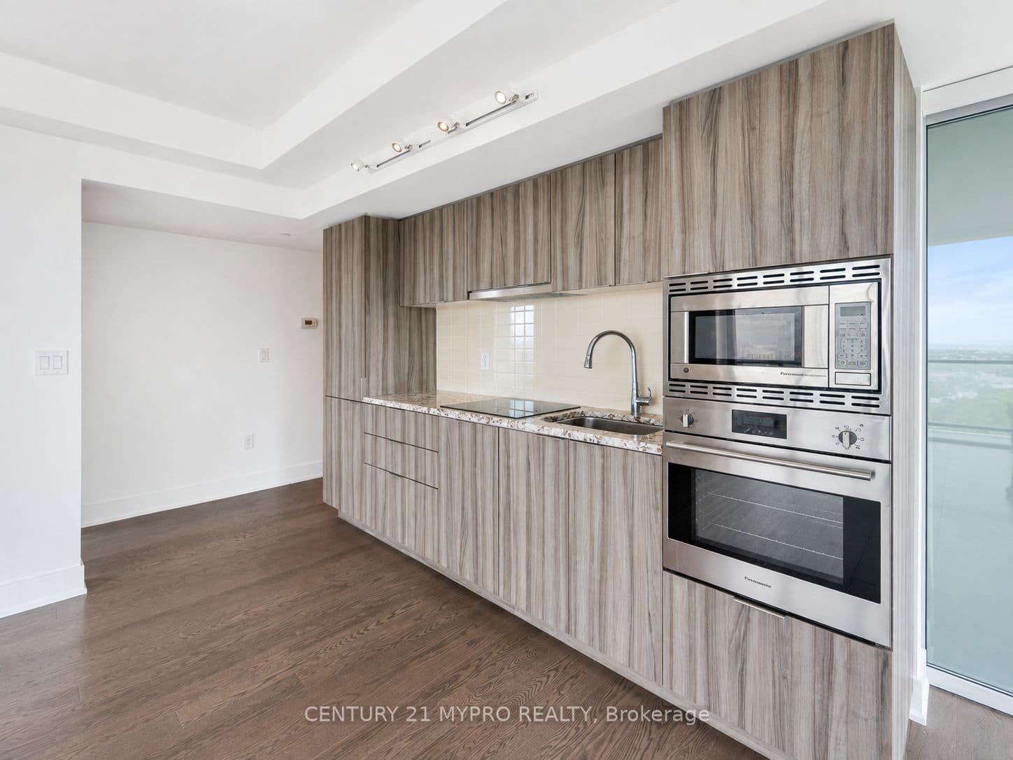 955 Bay Street 2707, Toronto, ON M5S 0C6