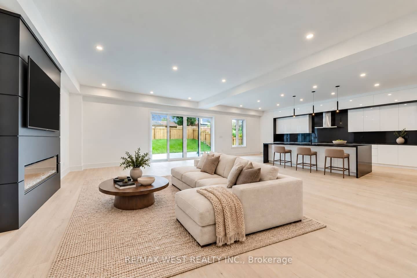 3 Amber Crescent, Toronto, ON M6L 2R5