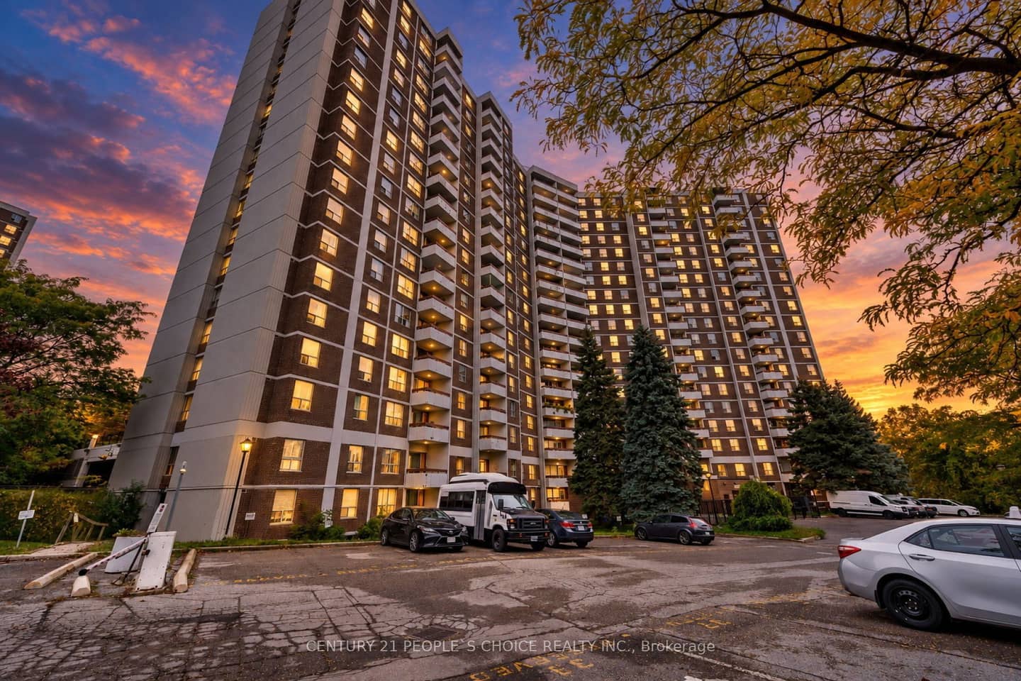 10 Edgecliffe Golfway 809, Toronto, ON M3C 3A3