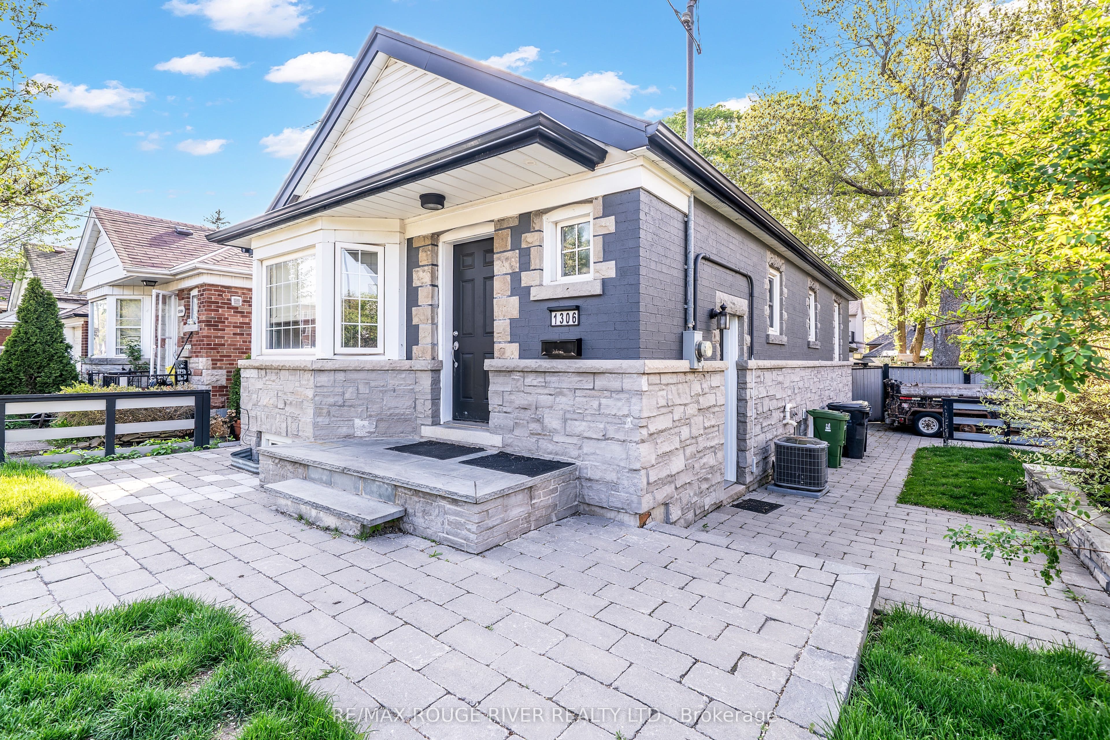 1306 Kingston Road, Toronto, ON M1N 1P5