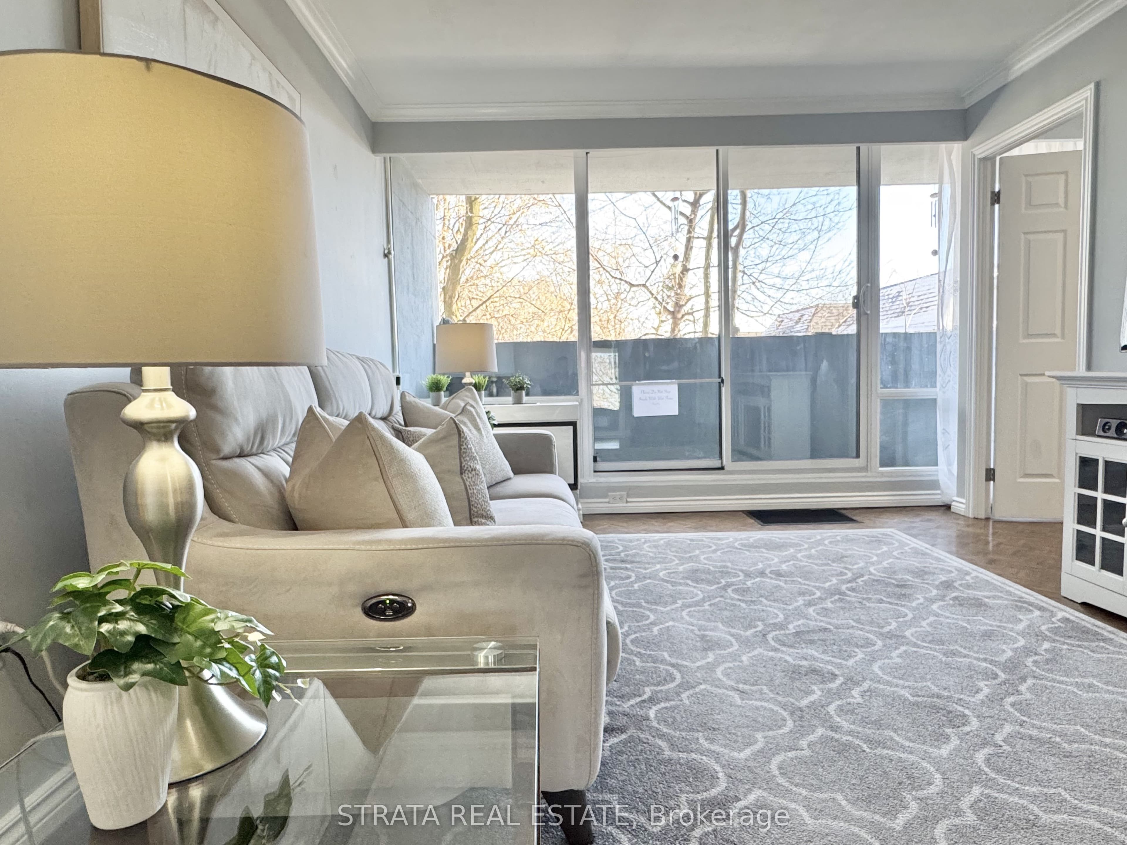 3555 Bathurst Street 203, Toronto, ON M6A 2Y8