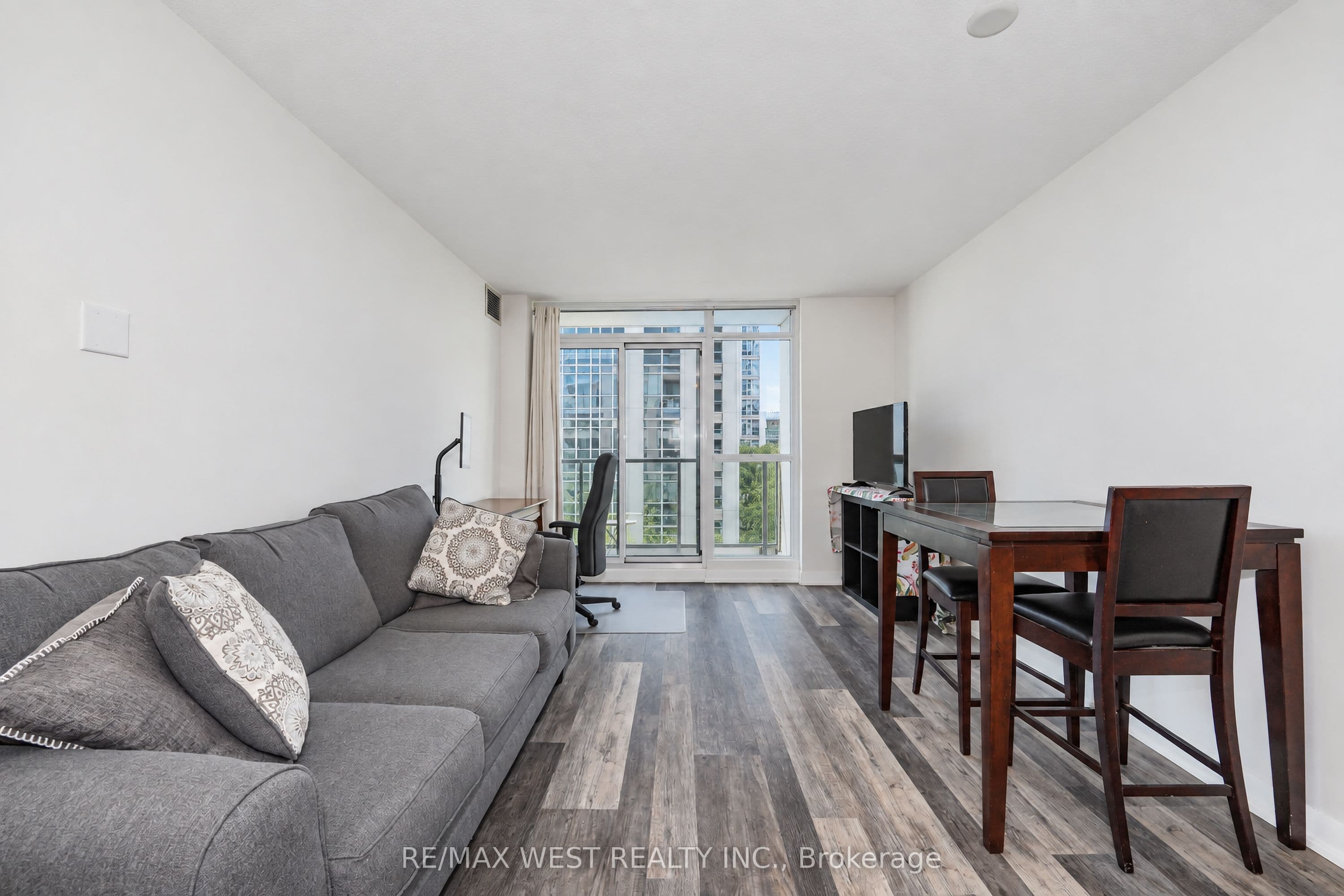 600 Fleet Street 522, Toronto, ON M5V 1B7