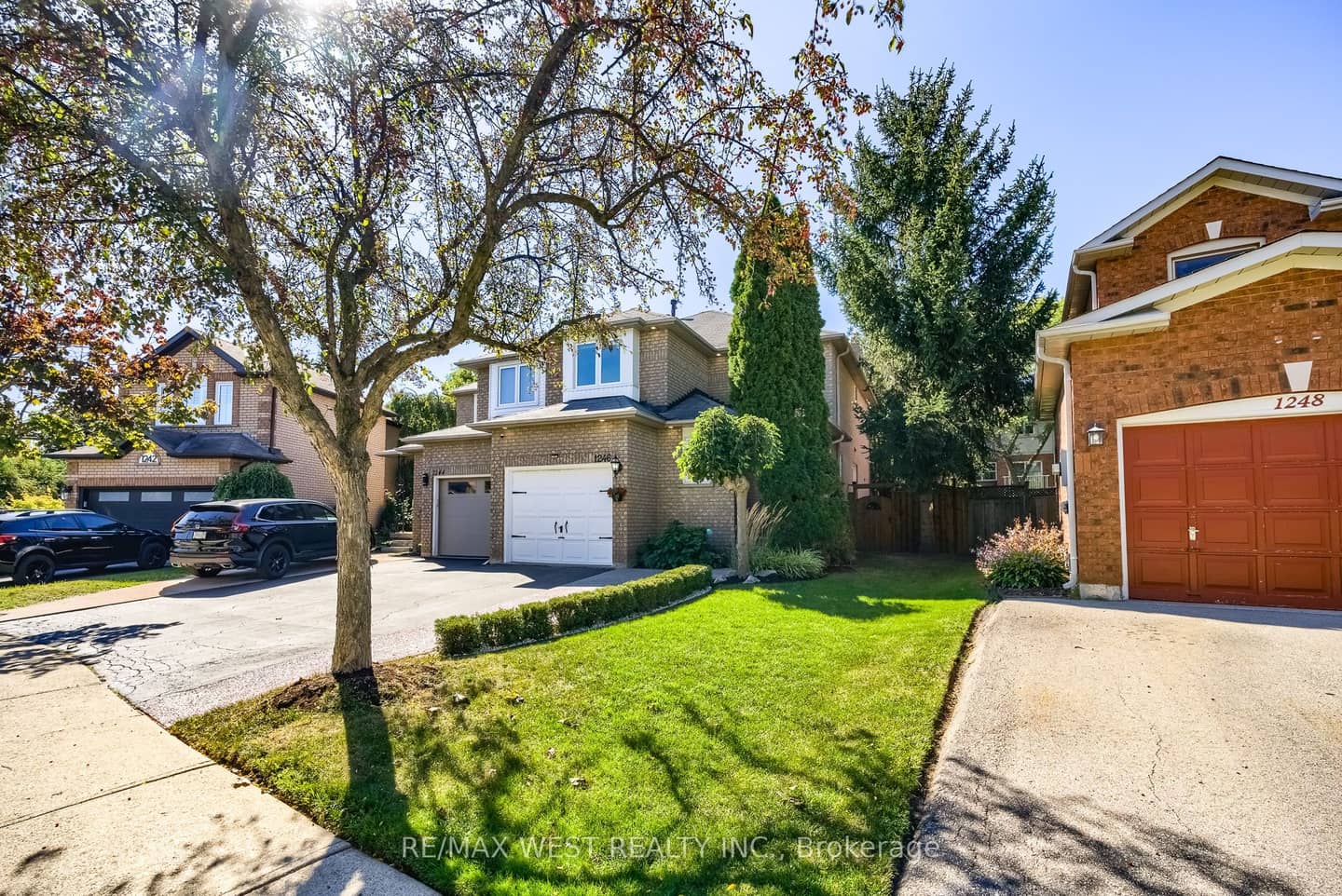 1246 Old Oak Drive, Oakville, ON L6M 3K6