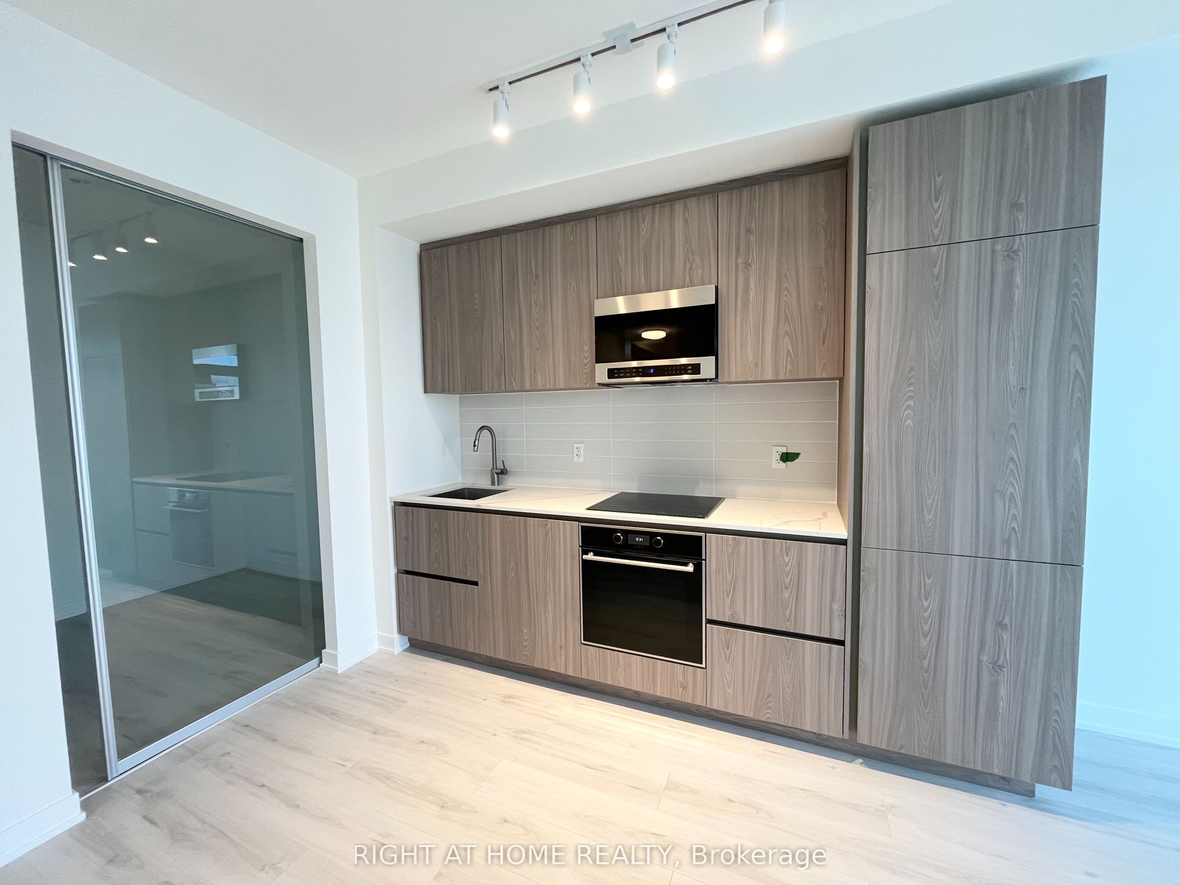 120 Broadway Avenue 1801N, Toronto, ON M4P 0E9