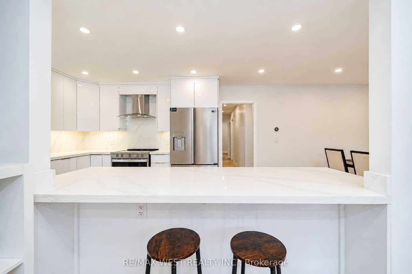 765 Dodsworth Crescent, Mississauga, ON L4Y 2H8