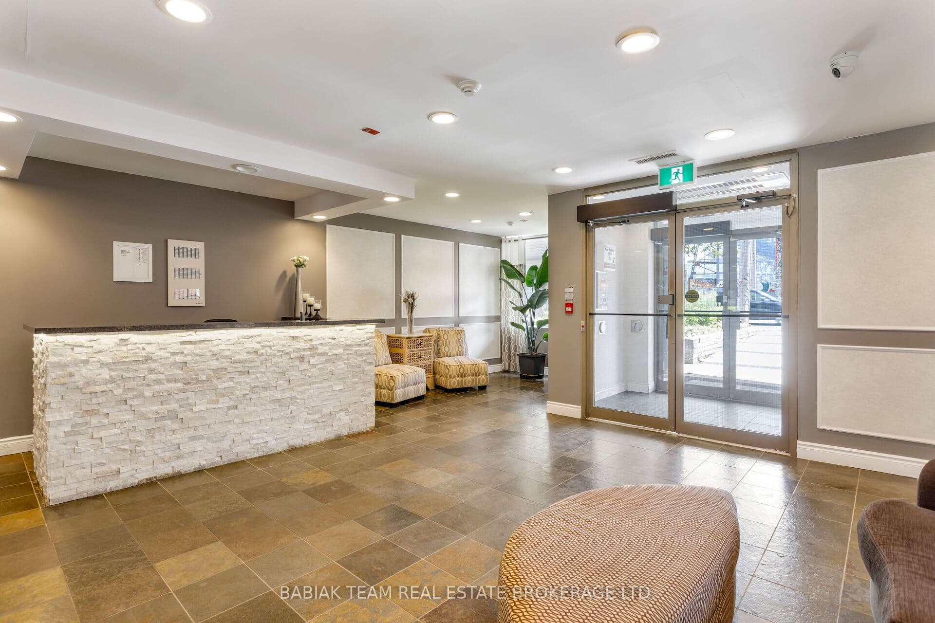 2495 Dundas Street West Street 307, Toronto, ON M6P 1X4