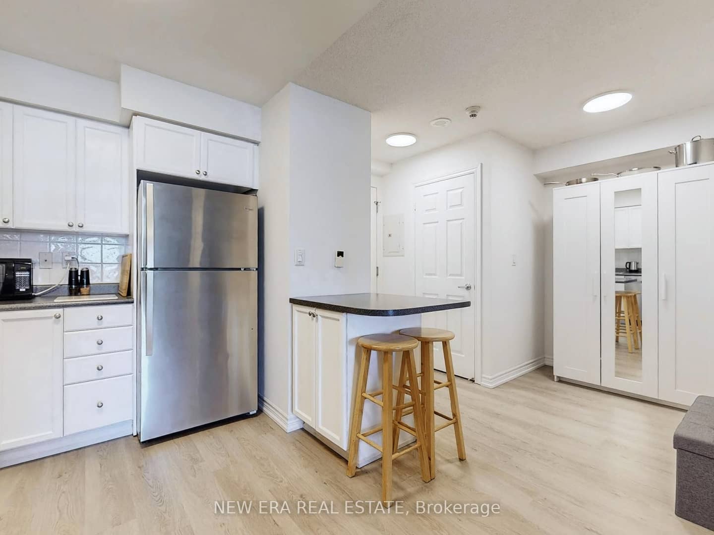 3888 Duke Of York Boulevard 923, Mississauga, ON L5B 4P5