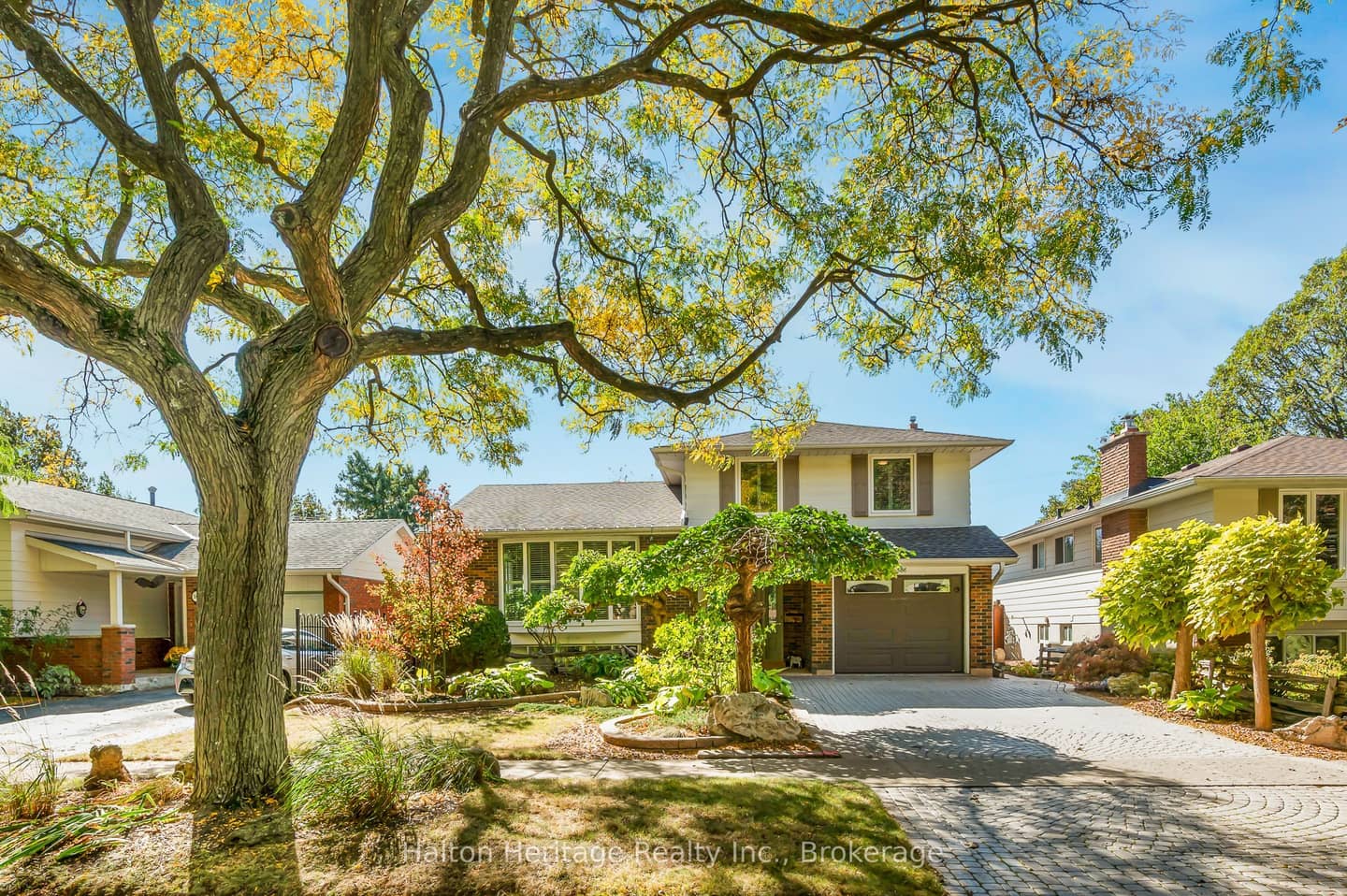 588 Louise Drive, Burlington, ON L7L 2T9