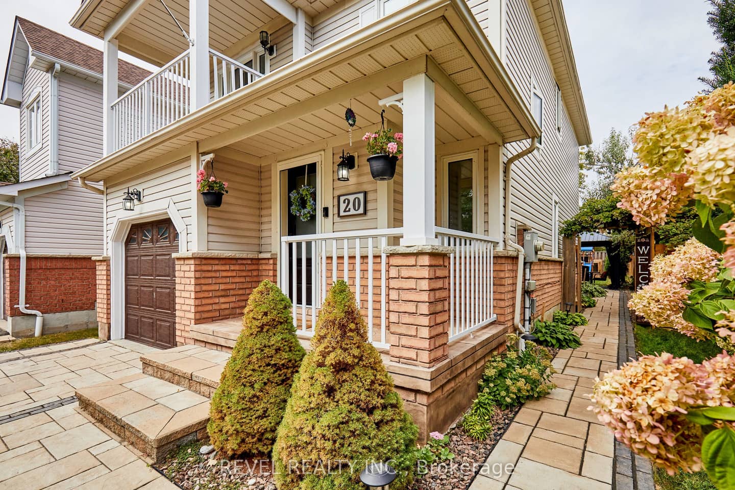 20 Breakwater Drive, Whitby, ON L1N 9R7