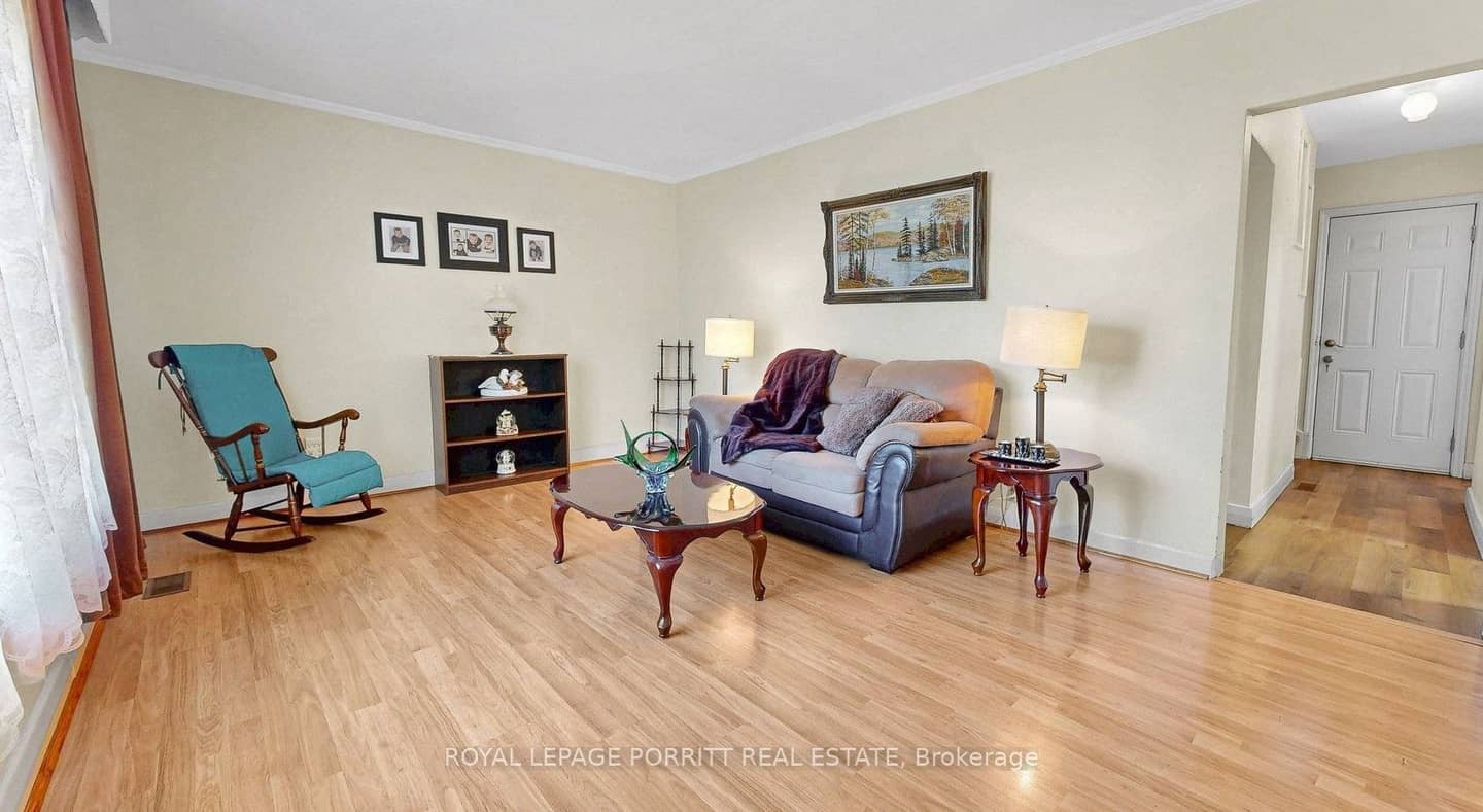 9 Putney Road, Toronto, ON M8W 2K6