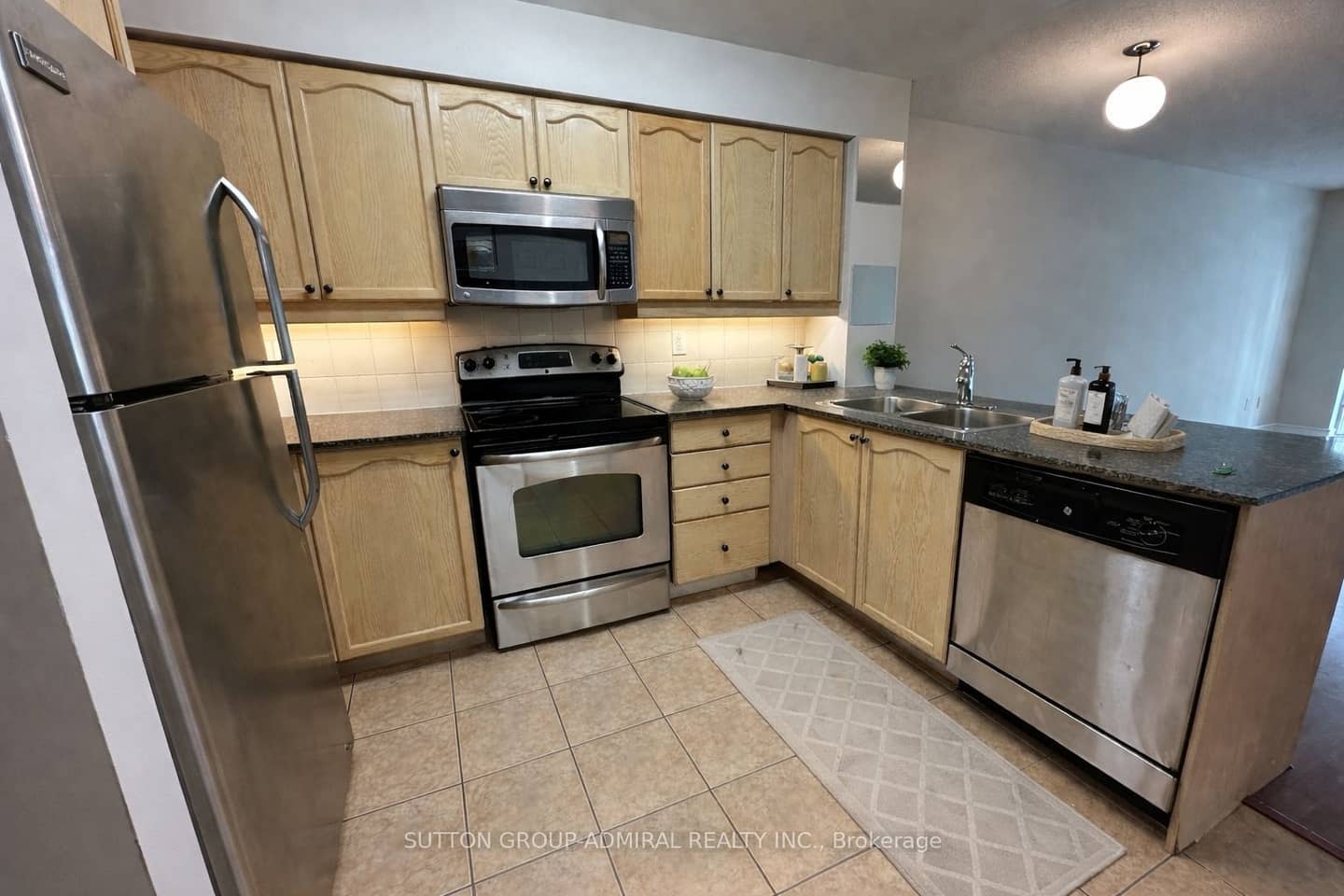 185 Oneida Crescent 911, Richmond Hill, ON L4B 0B1