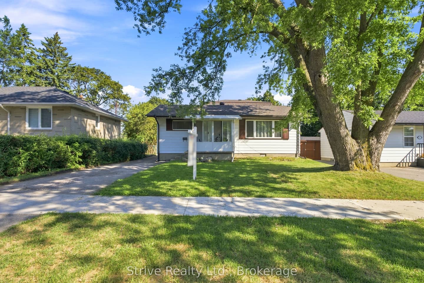 7 Admiral Road, Ajax, ON L1S 2N8