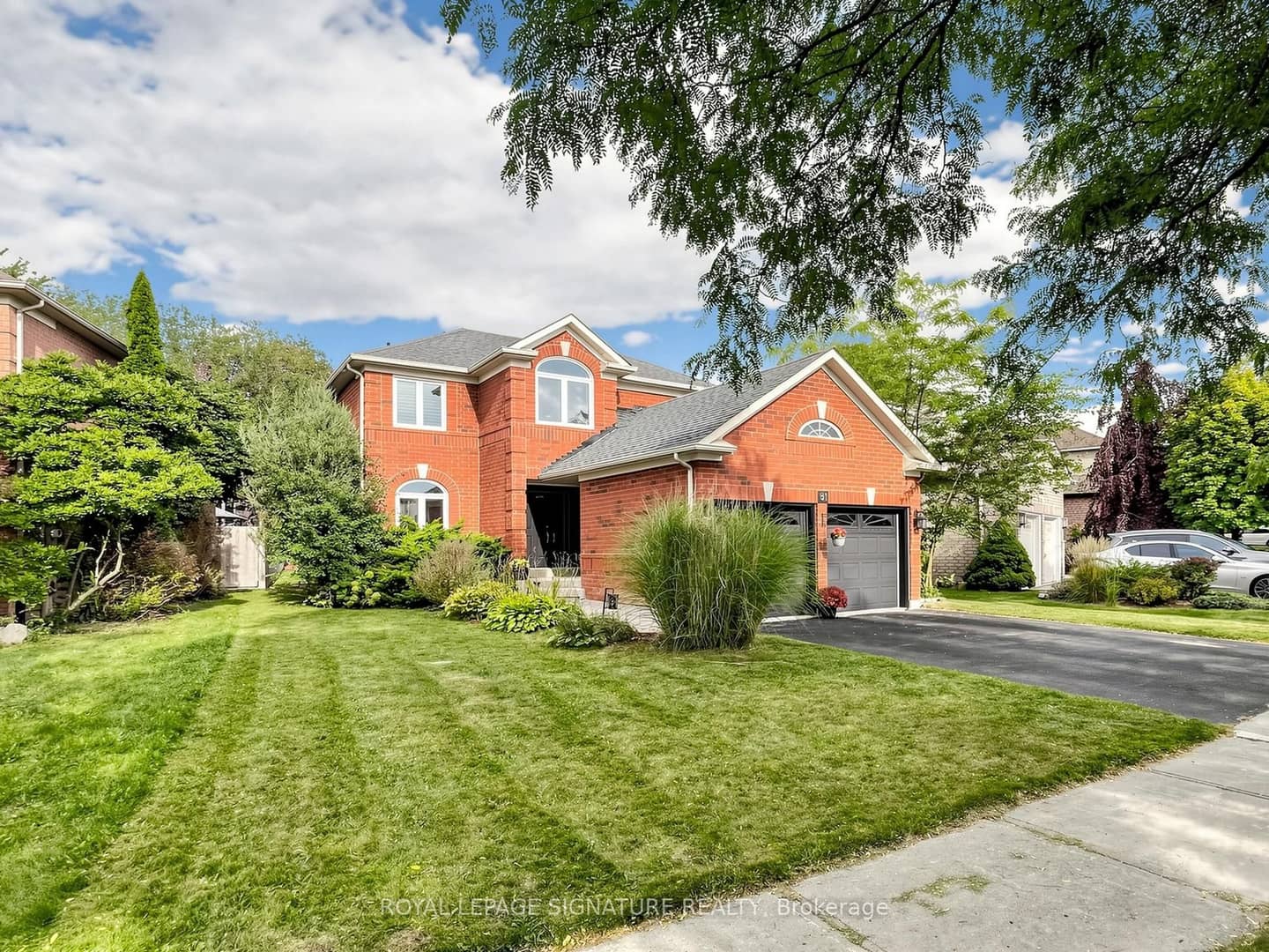 81 Pinnacle Trail, Aurora, ON L4G 7G6