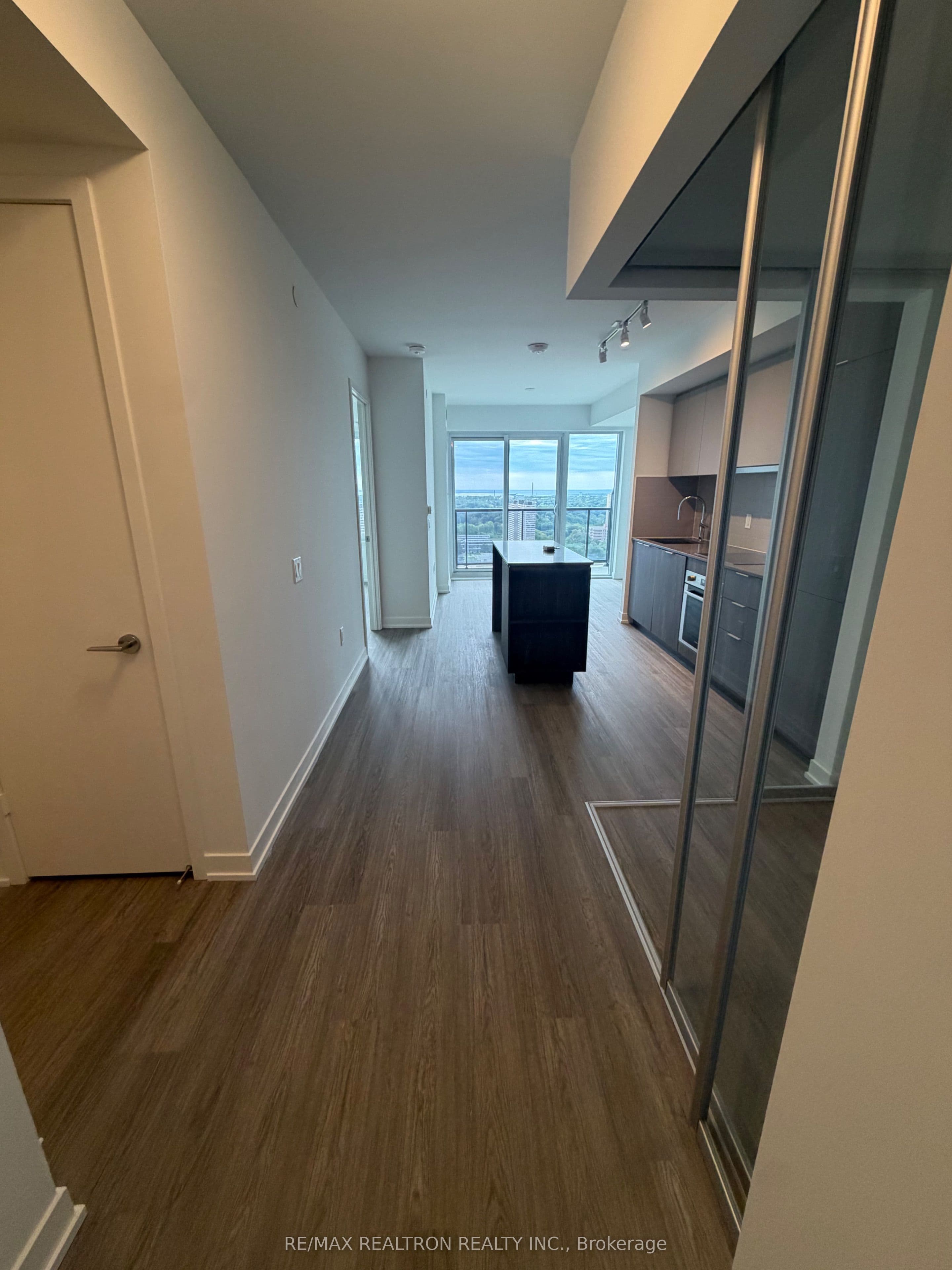 15 David Salomon Drive 2610, Toronto, ON M3C 1E7