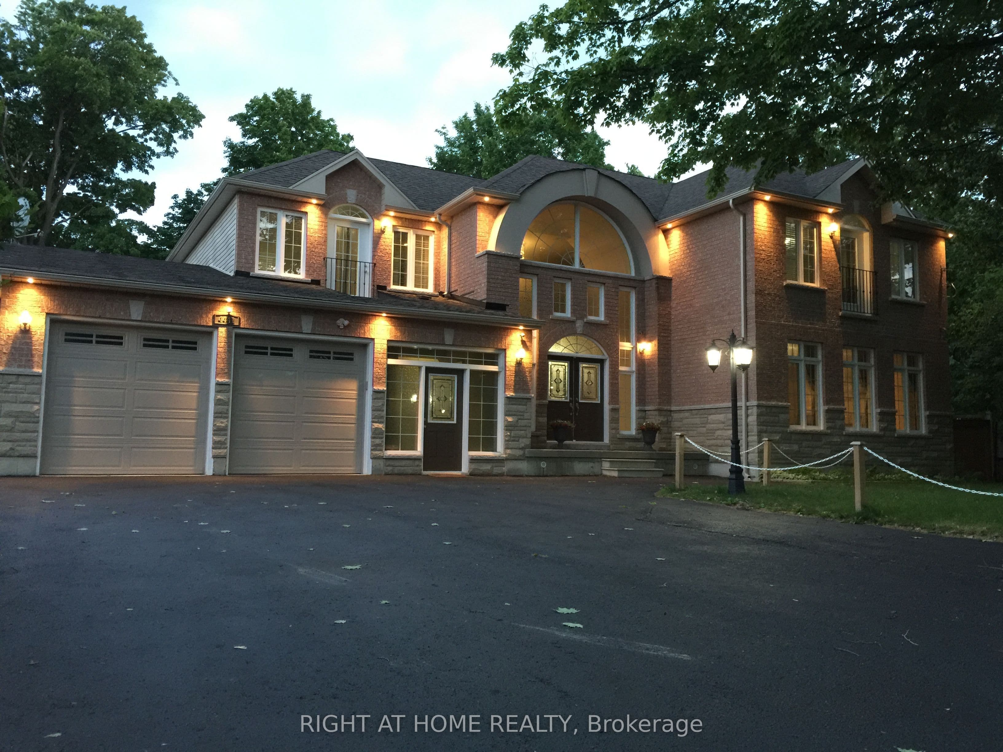 4441 Lawrence Avenue E, Toronto, ON M1E 2T6