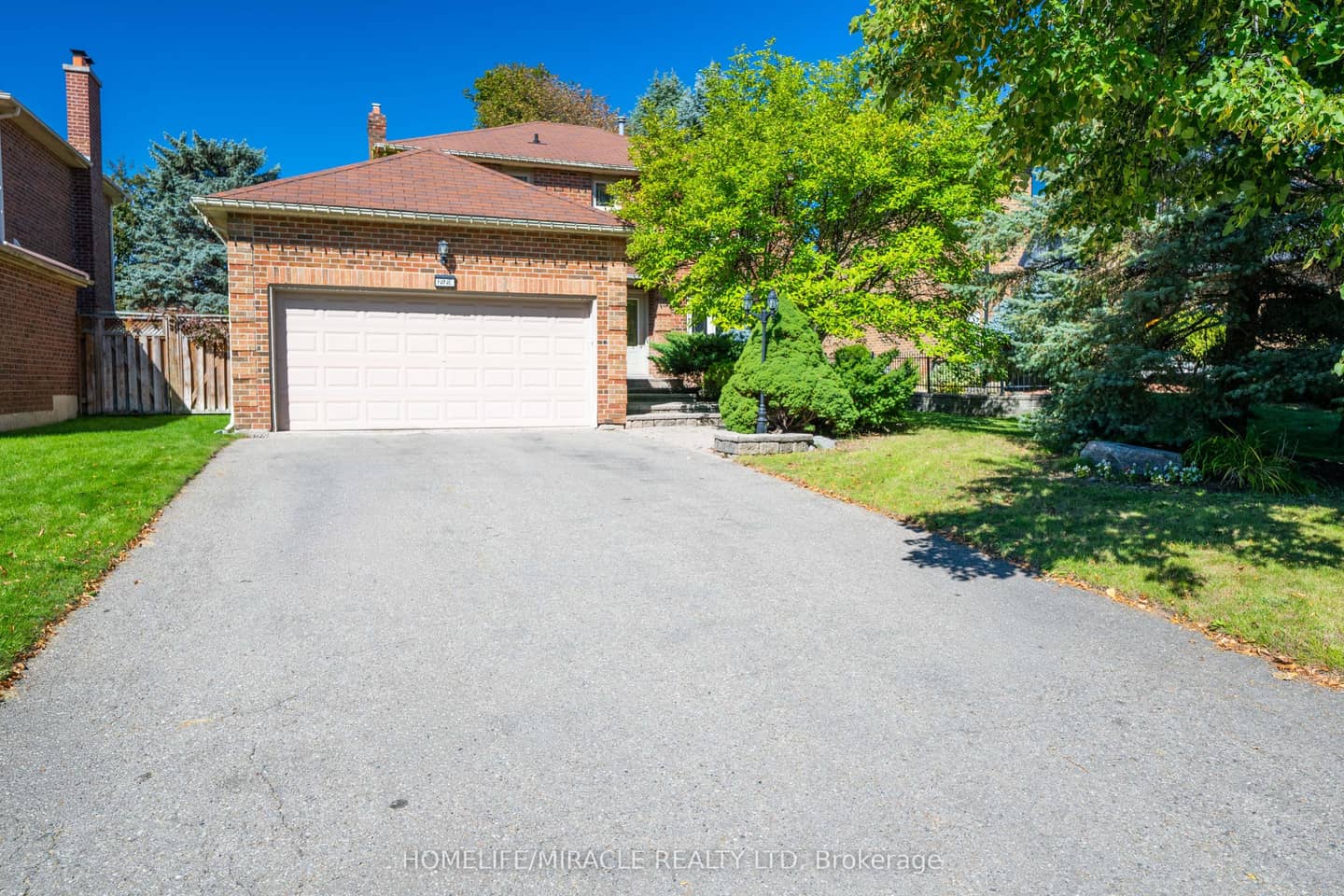 9 Iris Crescent, Brampton, ON L6Z 3H8