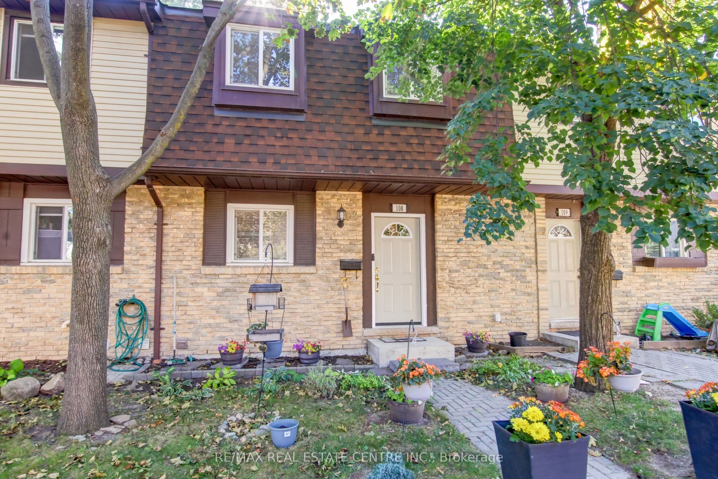 45 Hansen Road N 108, Brampton, ON L6V 3C5