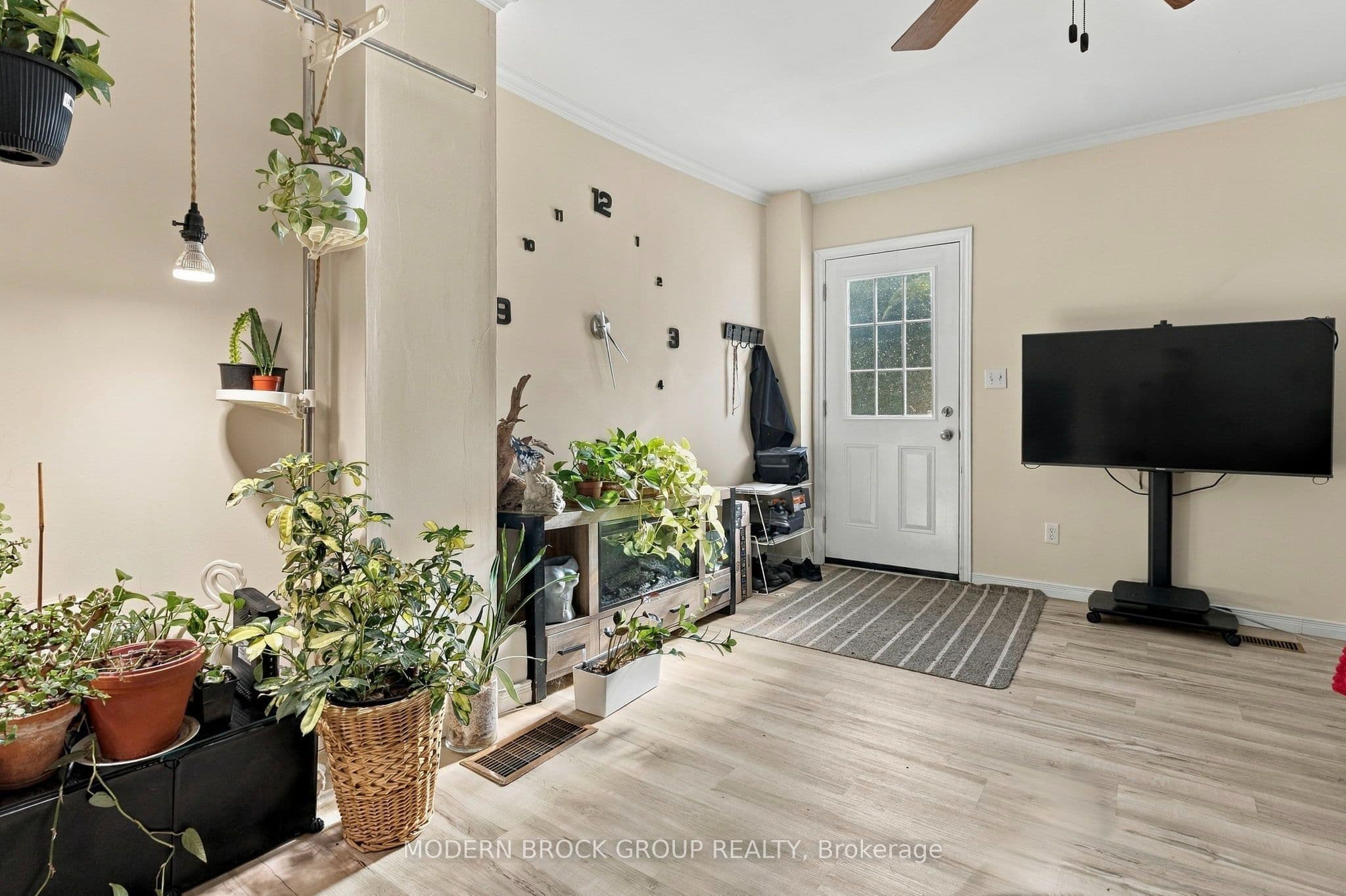 7 Elm Street, Brockville, ON K6V 5M5