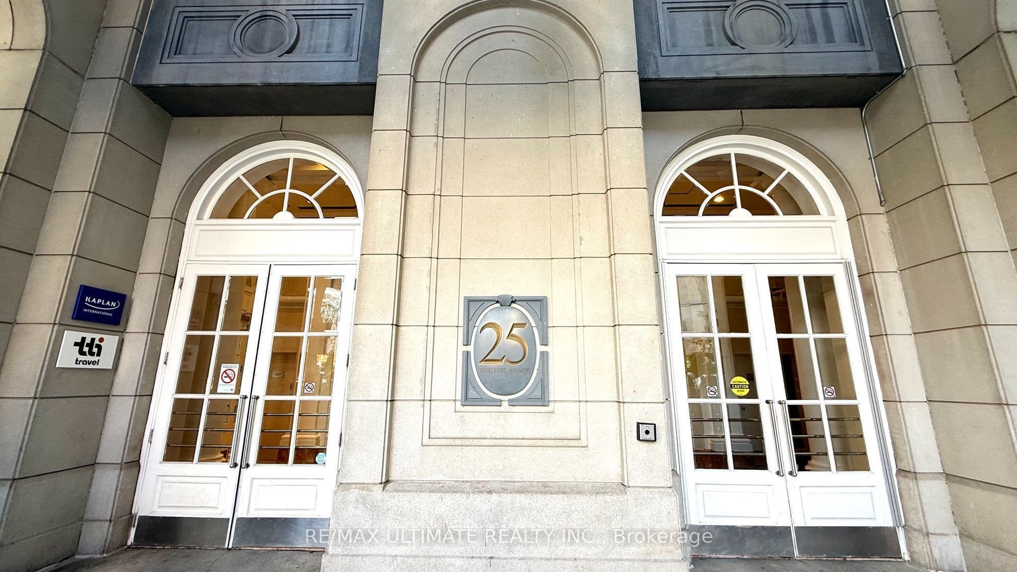 25 The Esplanade 913, Toronto, ON M5E 1W5