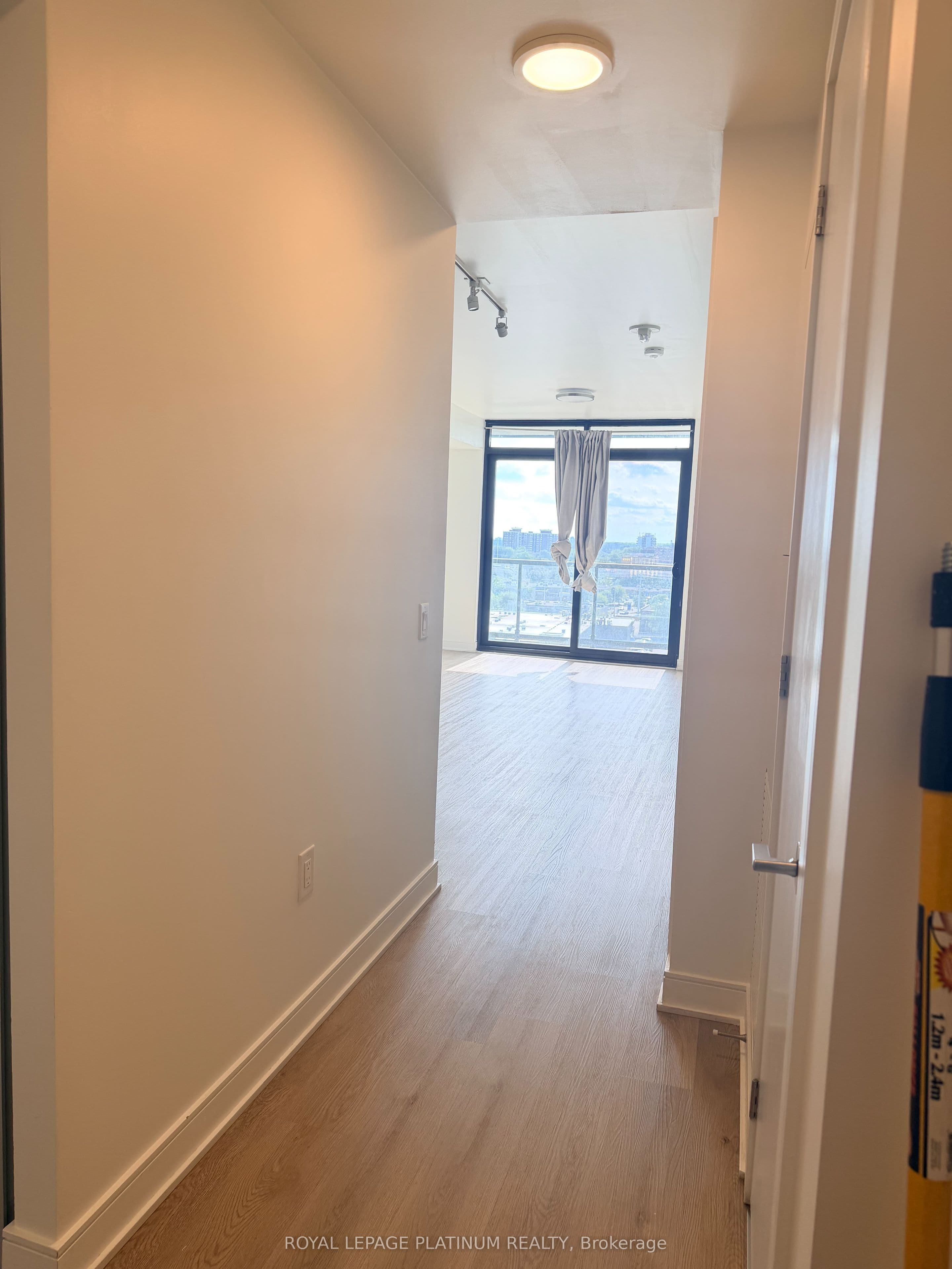 86 Dundas Street E 819, Mississauga, ON L5A 1W4