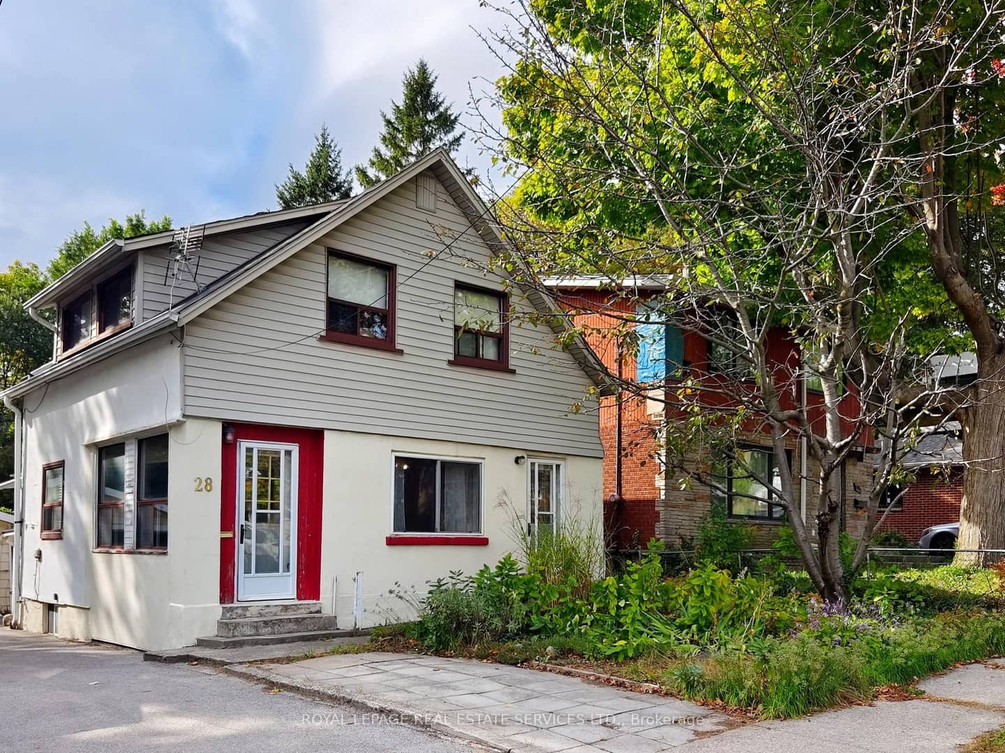 28 McIntosh Avenue, Toronto, ON M8Y 3E2