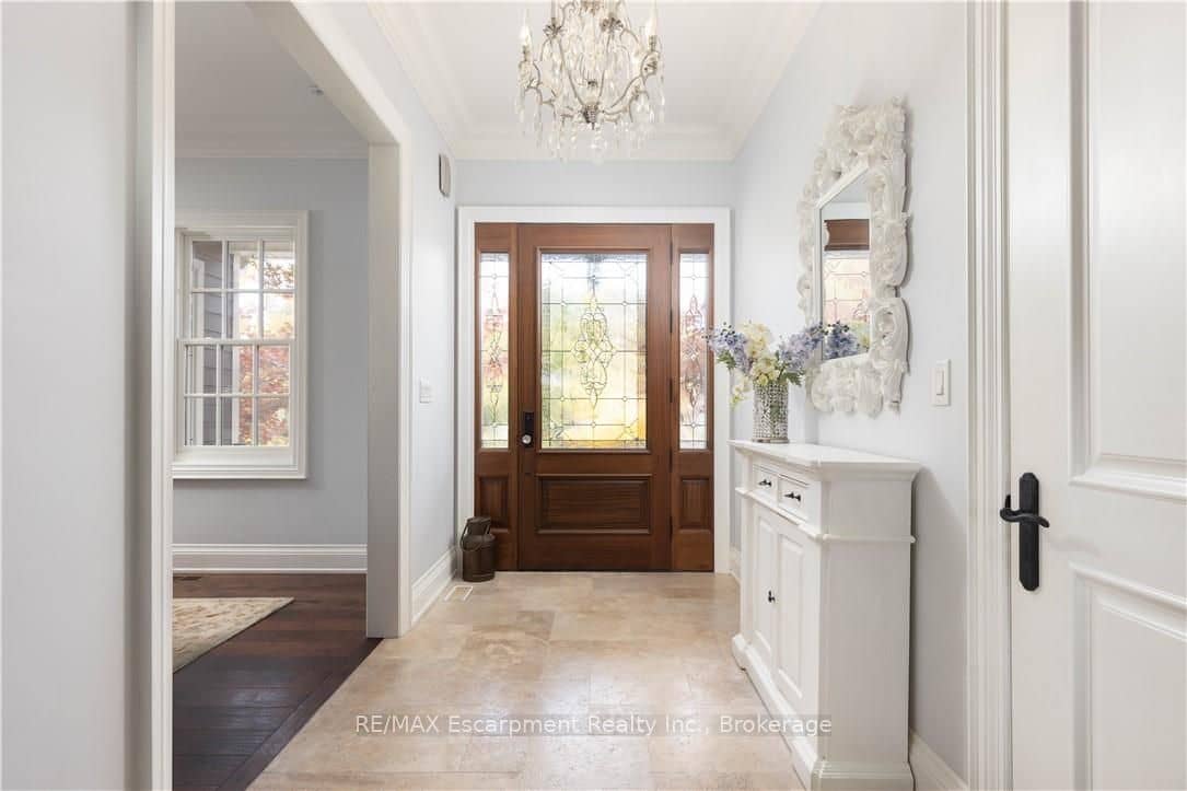 2073 Deramore Drive, Oakville, ON L6J 2P7