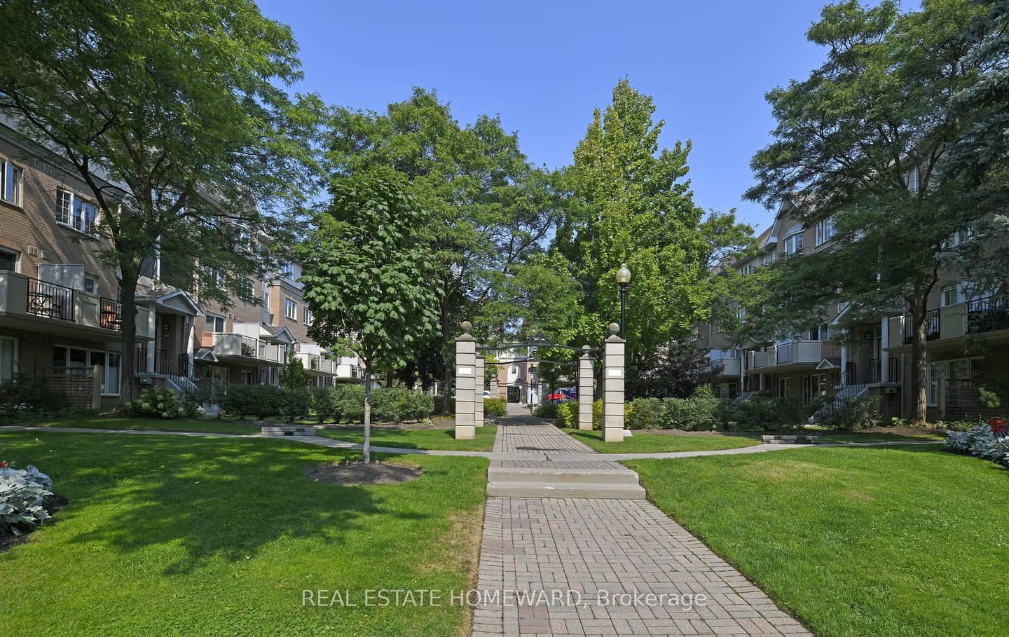 88 Grandview Way 916, Toronto, ON M2N 6V6