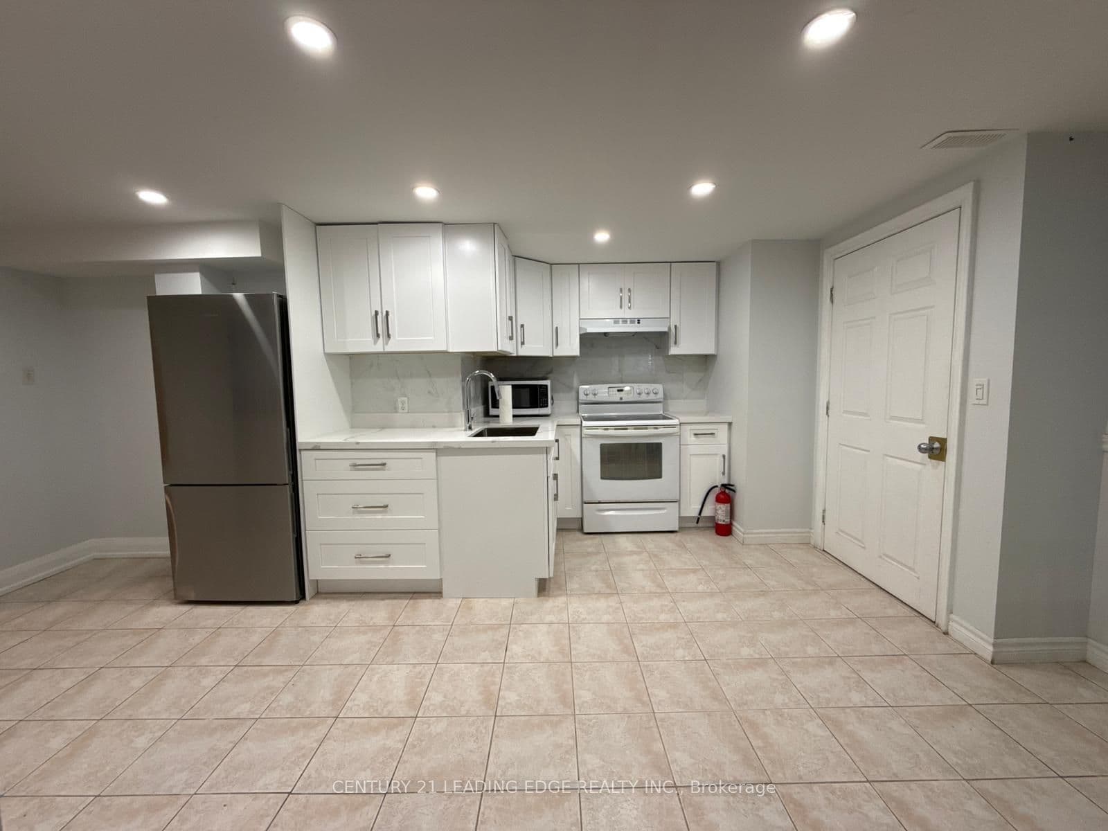 753 Glenforest Street Lower, Oshawa, ON L1J 5E9