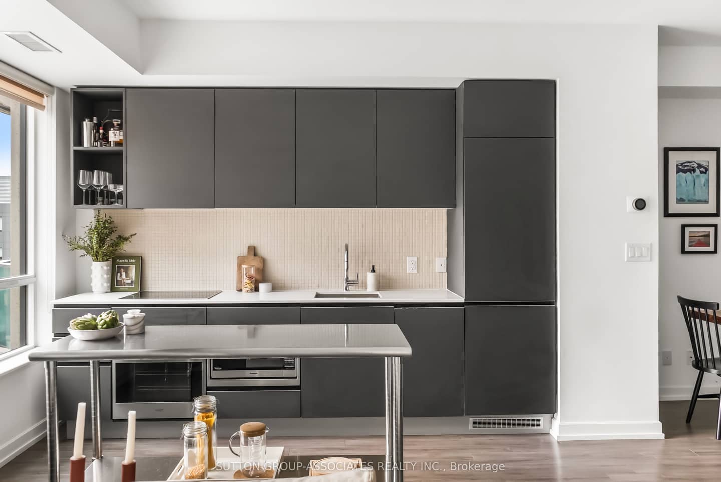 377 Madison Avenue 502, Toronto, ON M4V 3E1