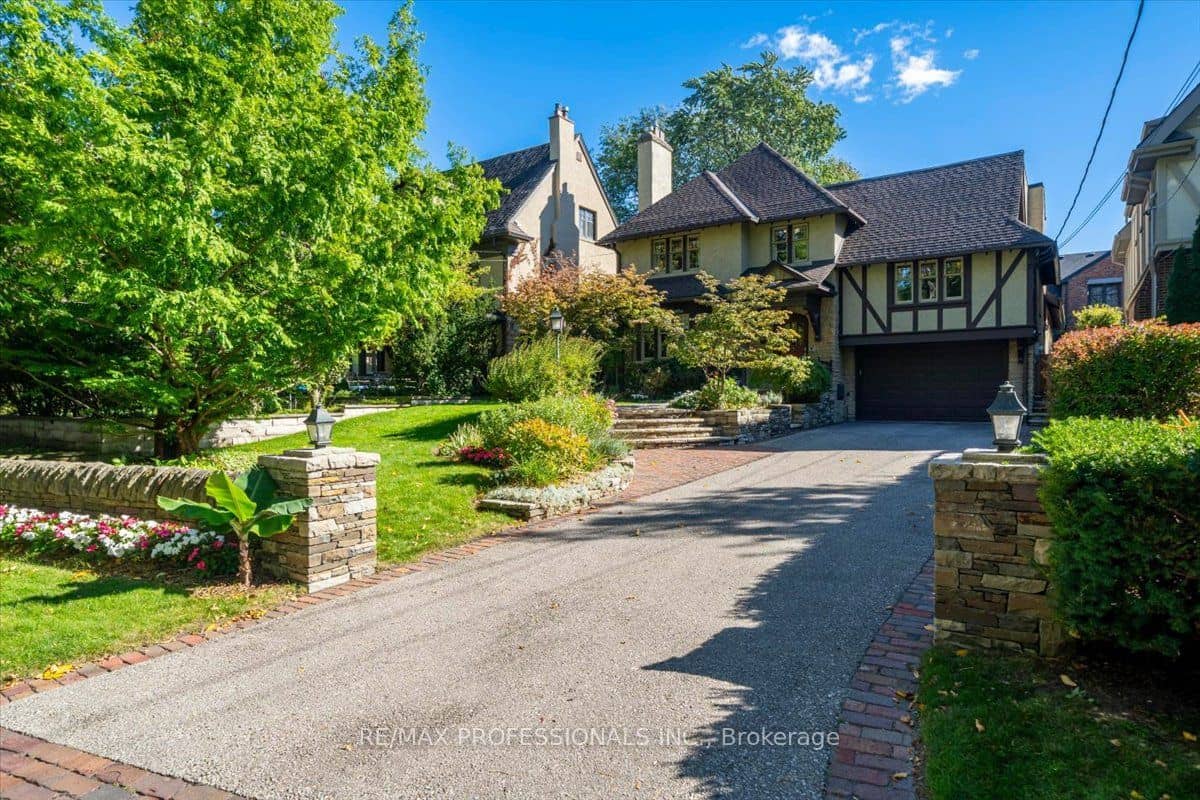 17 King Georges Road, Toronto, ON M8X 1K7