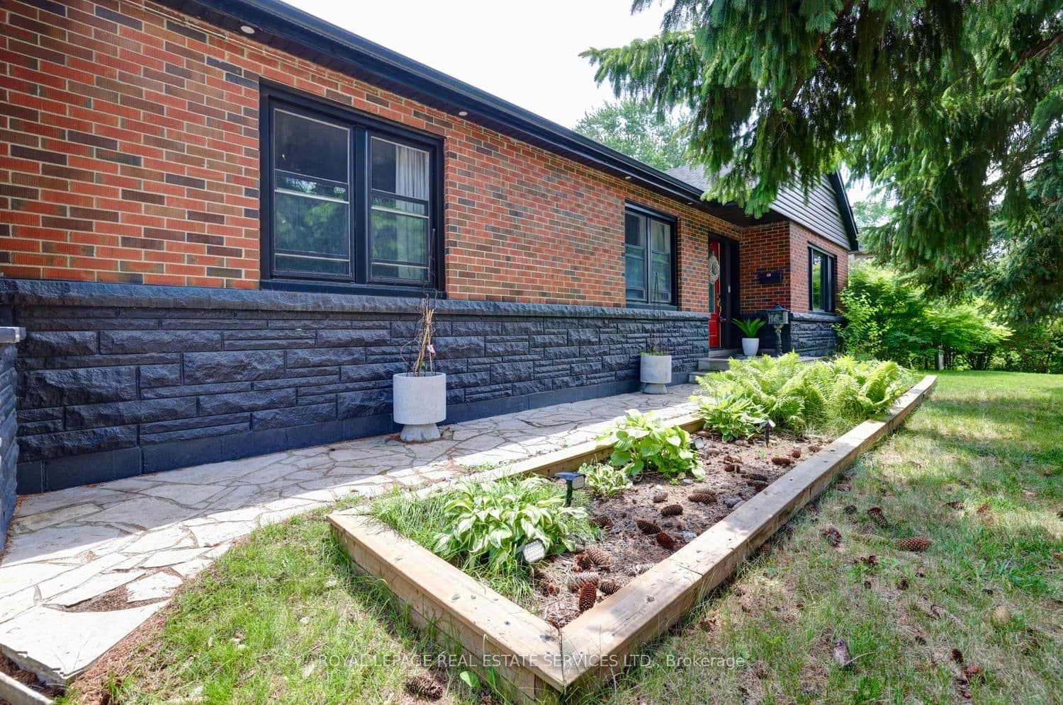 1028 Cedar Avenue, Burlington, ON L7T 2S1