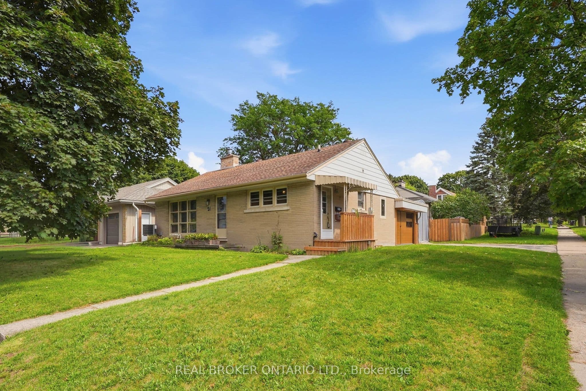 21 Oakwood Avenue, Kitchener, ON N2H 6G8