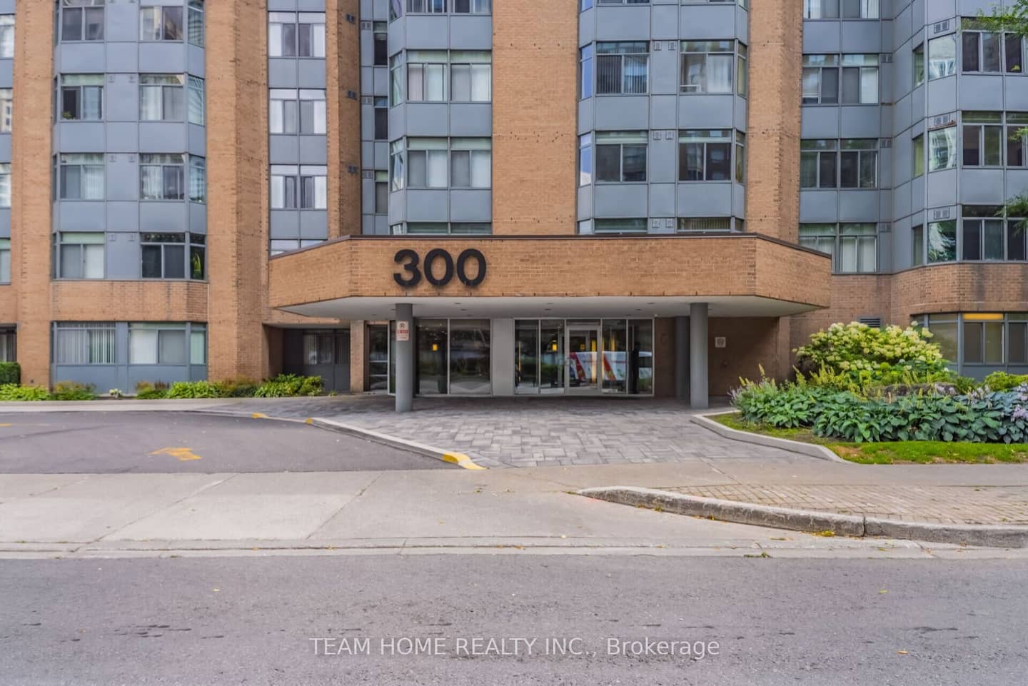 300 Webb Drive 604, Mississauga, ON L5B 3W3