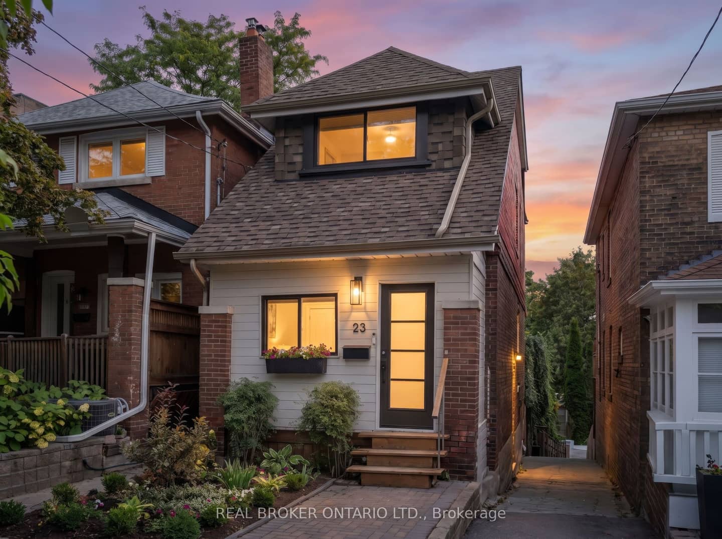 23 Aldridge Avenue, Toronto, ON M4C 3W3