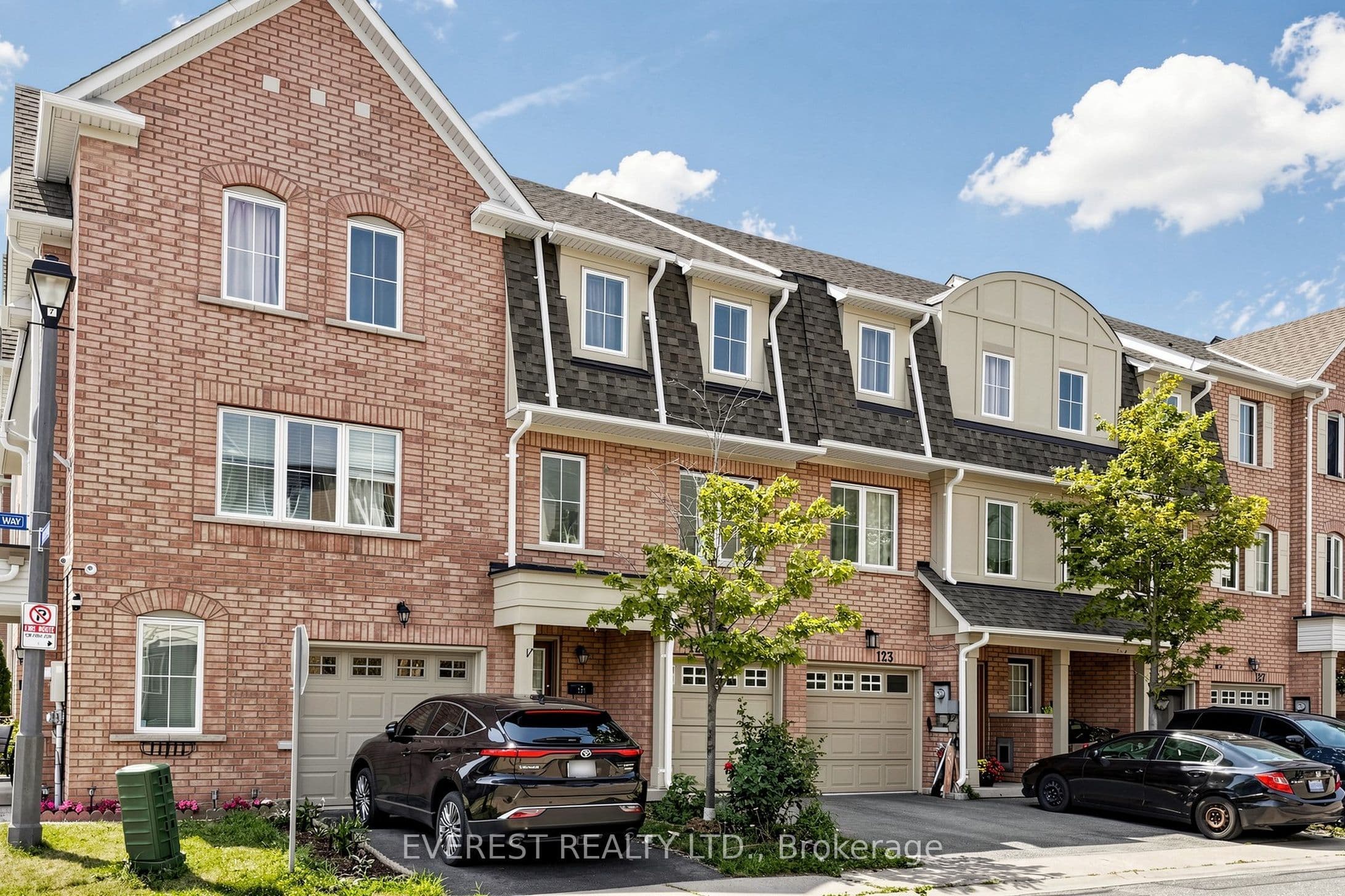 121 Jenkinson Way, Toronto, ON M1P 5H5