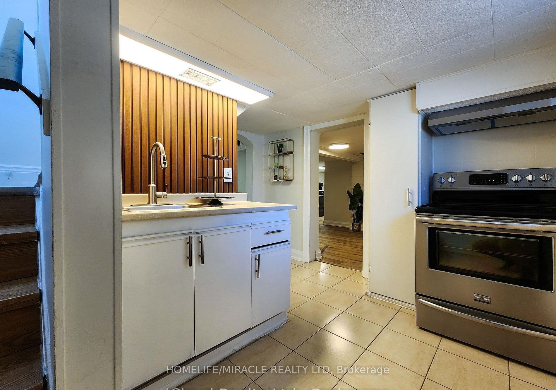 294 Fairfield Avenue S Lower Level, Hamilton, ON L8H 5H6