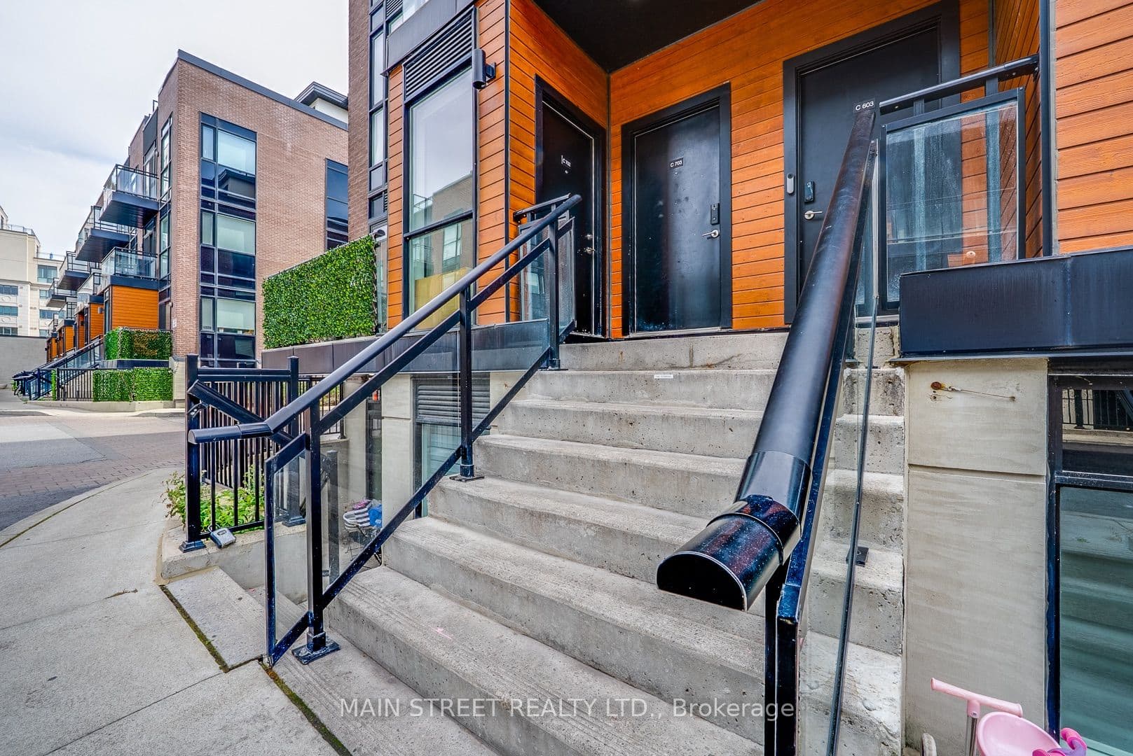 5299 Highway 7 Street 702, Vaughan, ON L4L 7L9