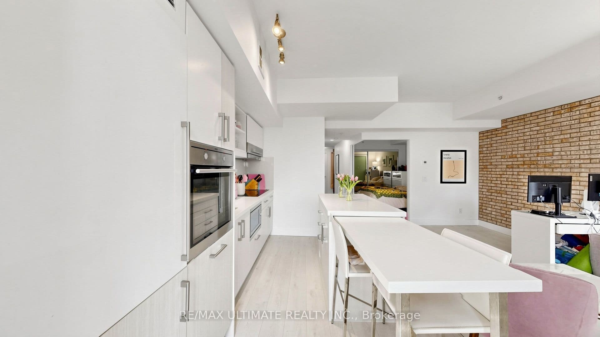 39 Sherbourne Street 303, Toronto, ON M5A 0L8