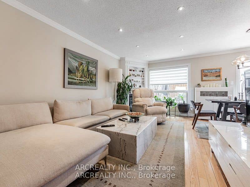 49 White Boulevard, Vaughan, ON L4J 5Z4