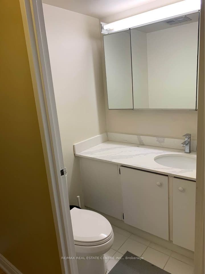 3700 Kaneff Crescent 501, Mississauga, ON L5A 4B8