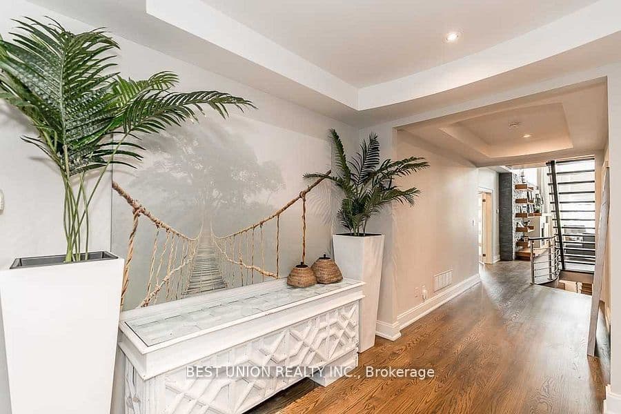 8 Shangri-La Lane, Georgina, ON L4P 0A8