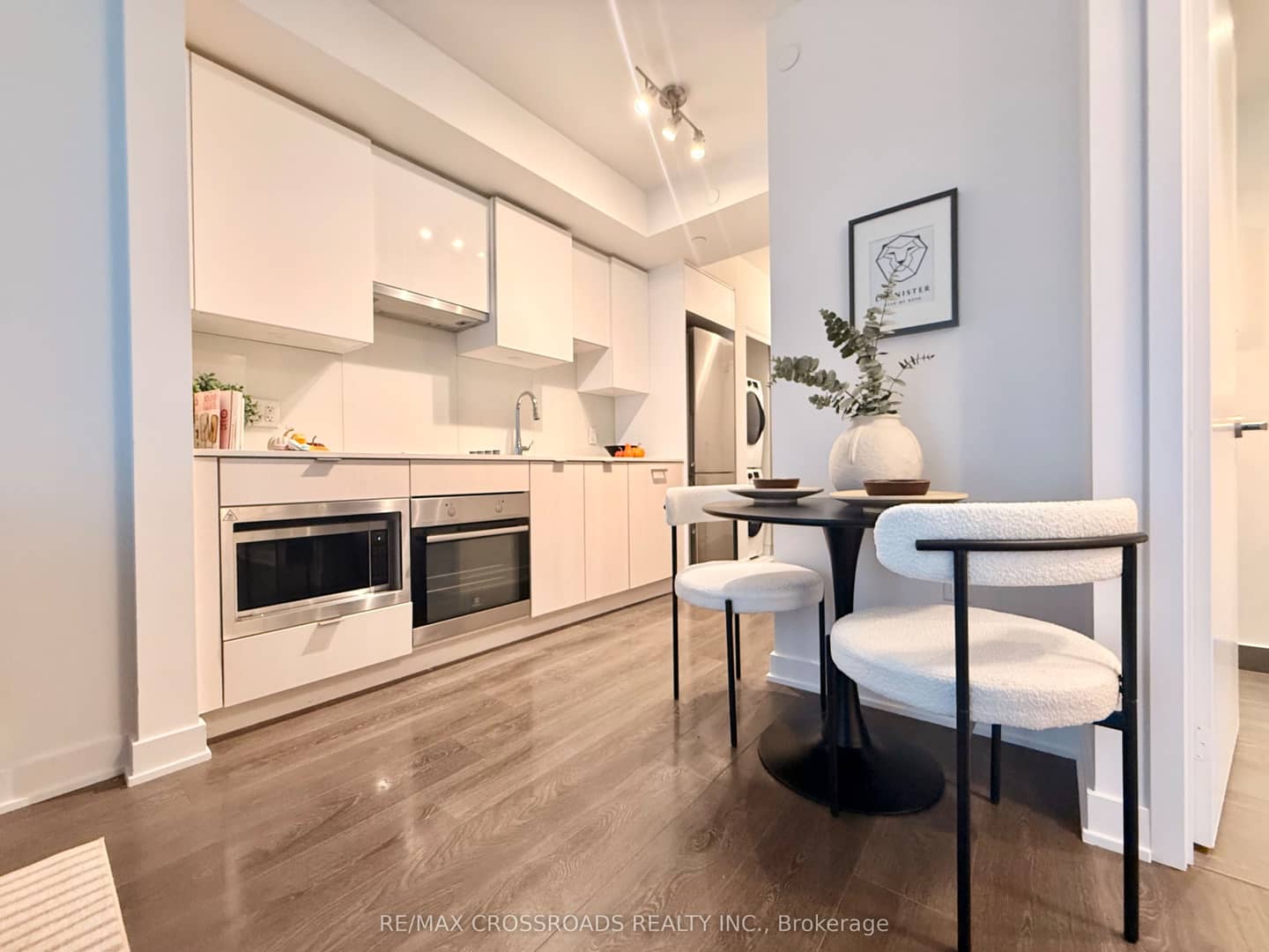 195 Redpath Avenue 2301, Toronto, ON M4P 0E4