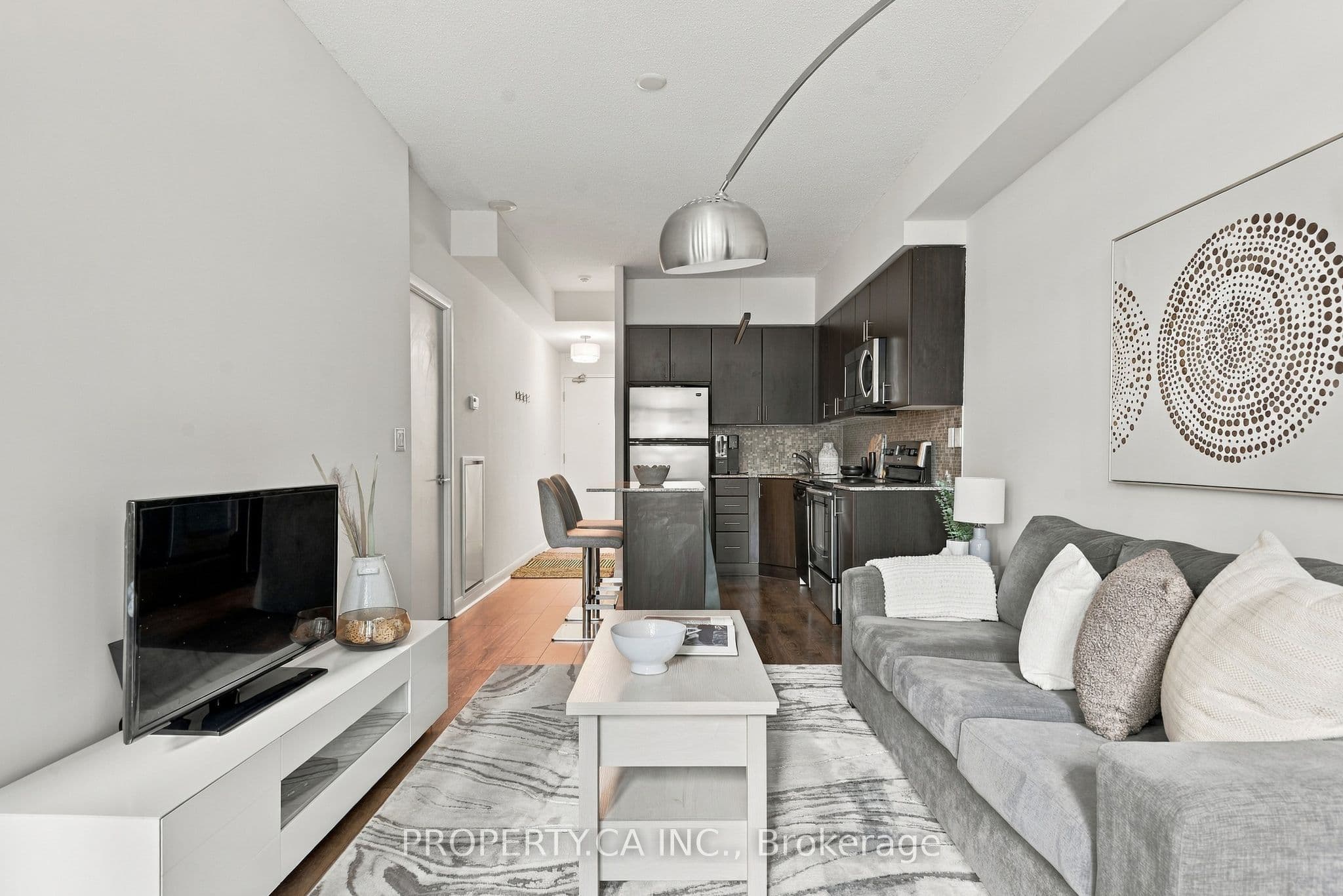 15 Bruyeres Mews 503, Toronto, ON M5V 0A7