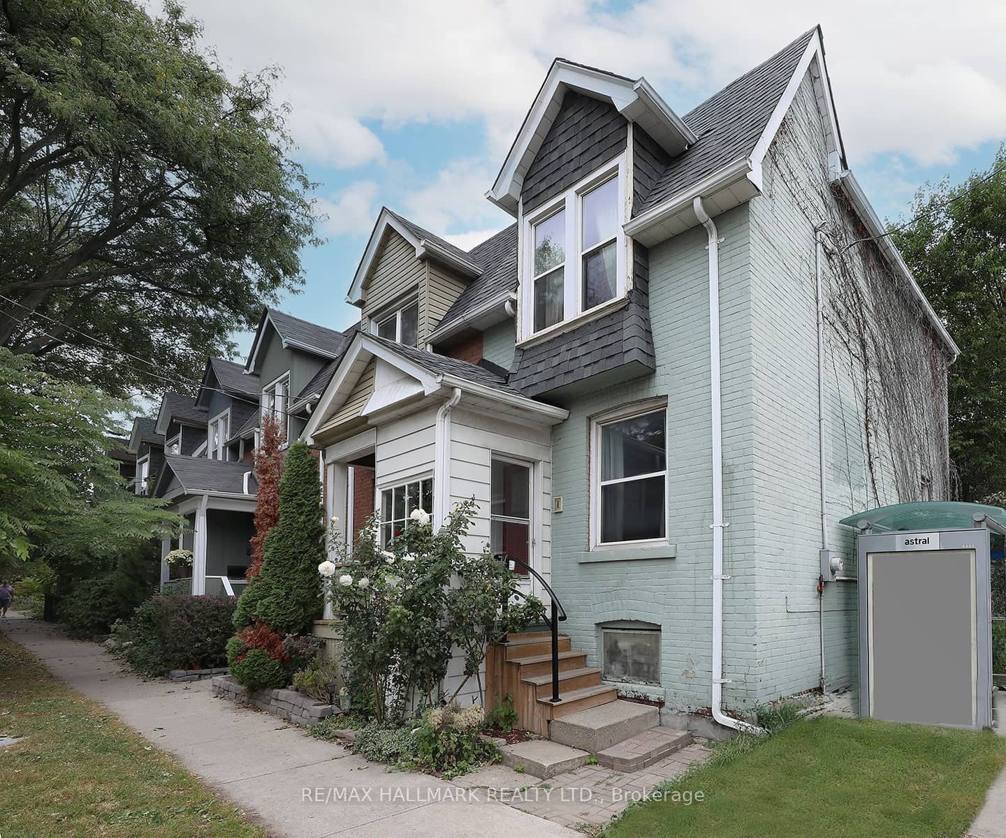 1 Lockwood Road, Toronto, ON M4L 3M7