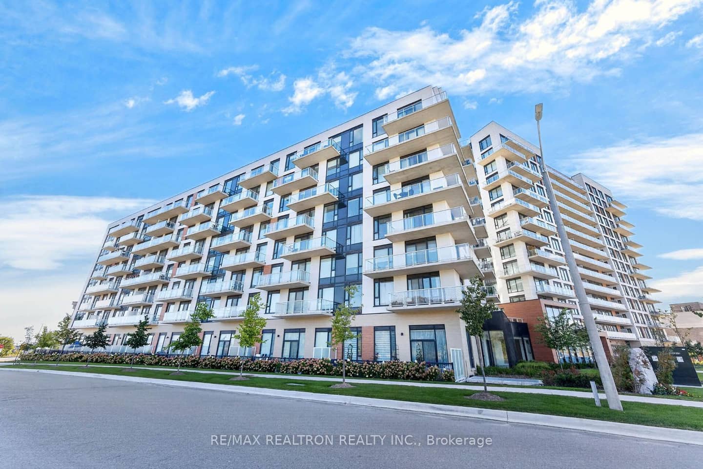 6 David Eyer Road 115, Richmond Hill, ON L4S 0N5
