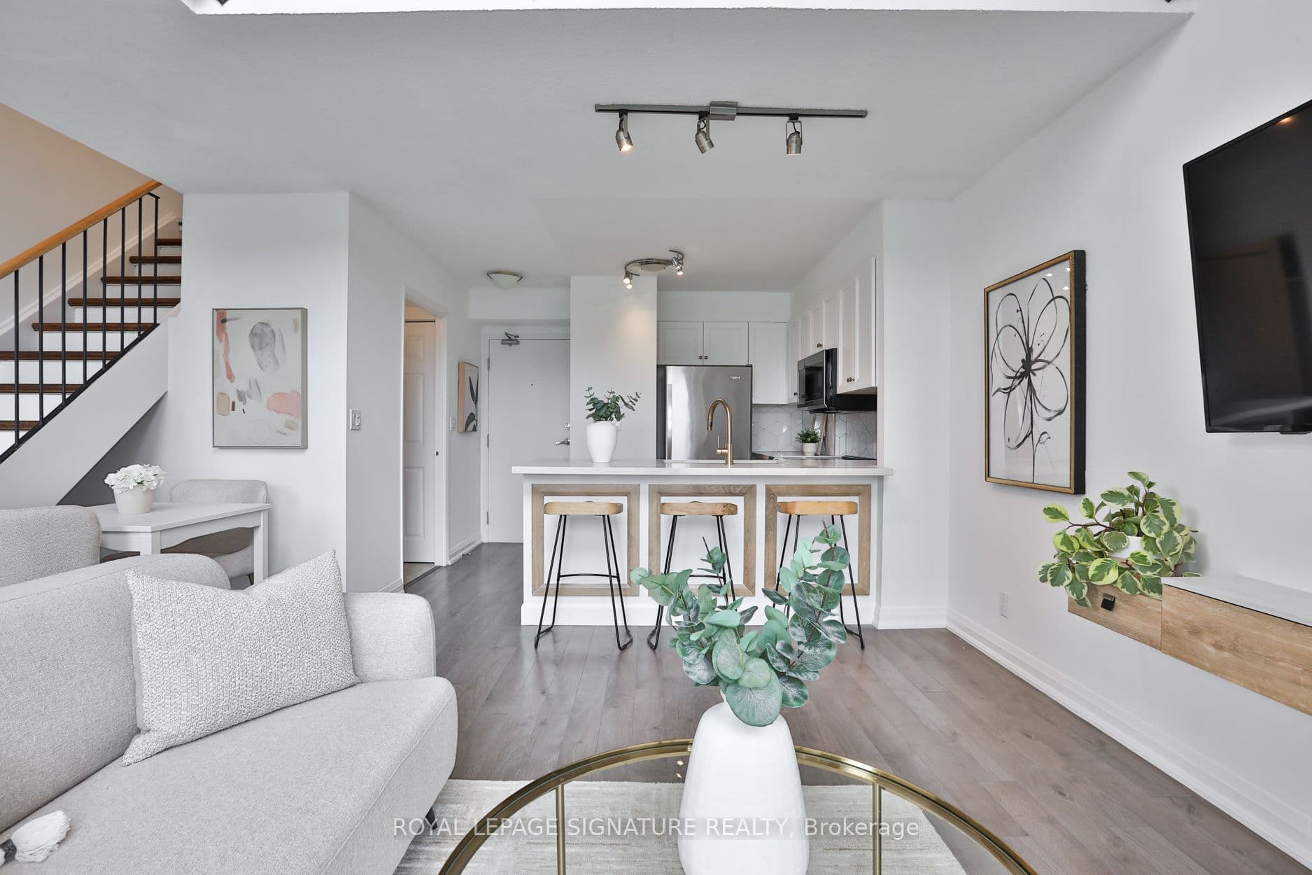 18 Merton Street 703, Toronto, ON M4S 3G9