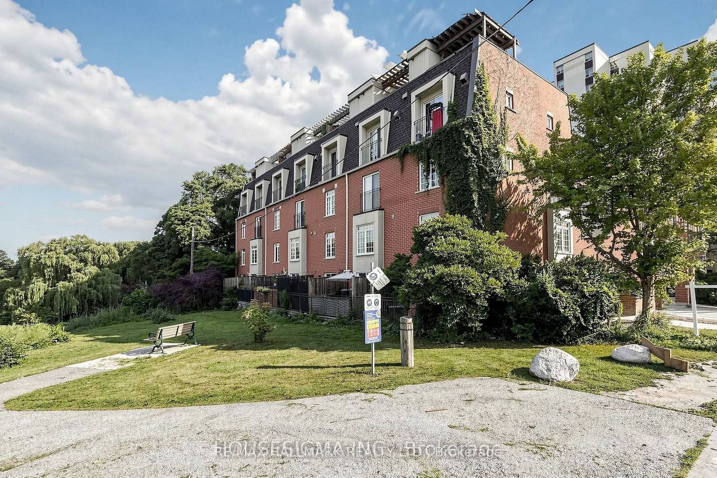 870 Jane Street 106, Toronto, ON M6N 4C2